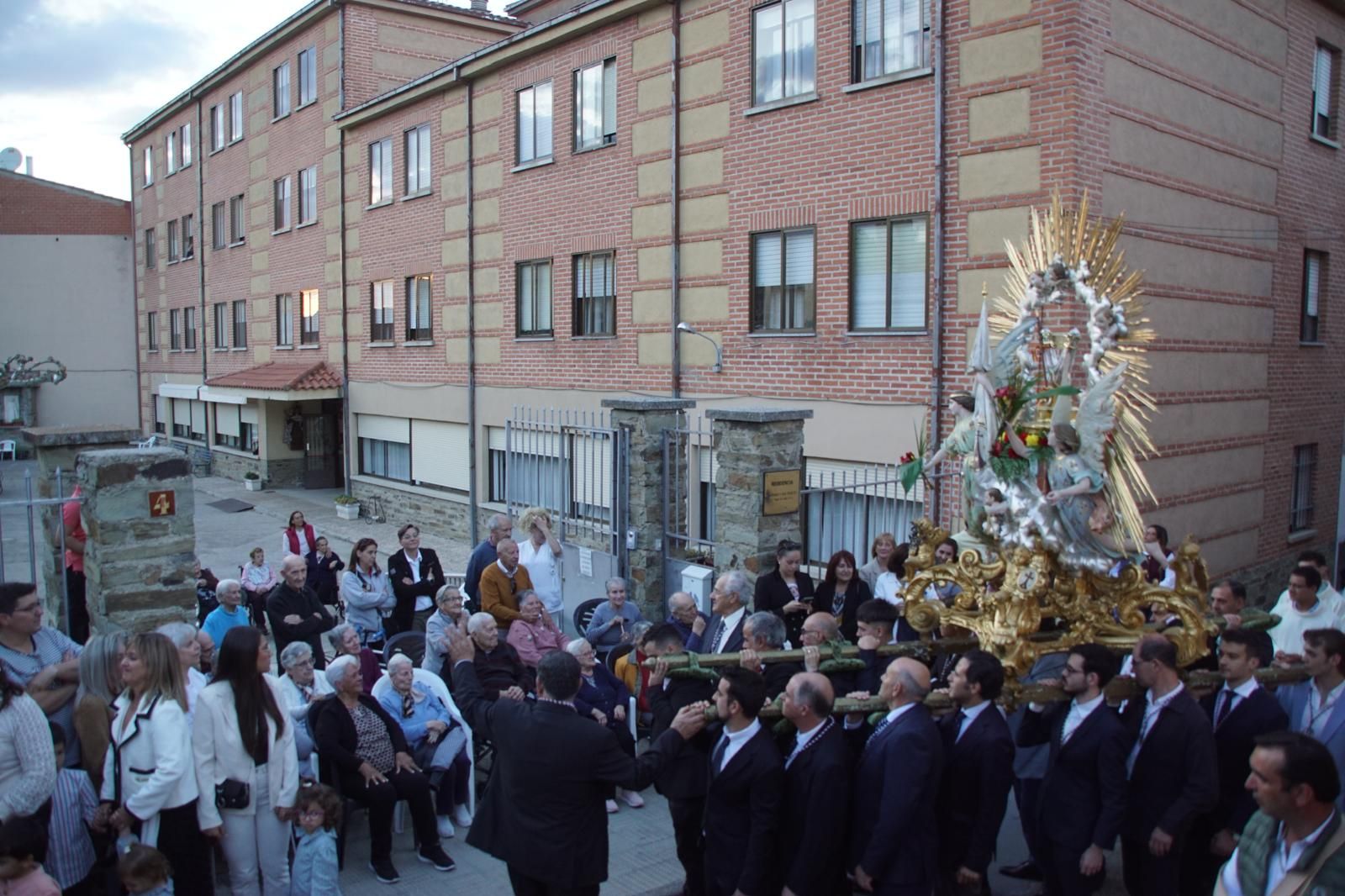 Procesión de Santa Teresa en Alba 2025 (57).jpeg
