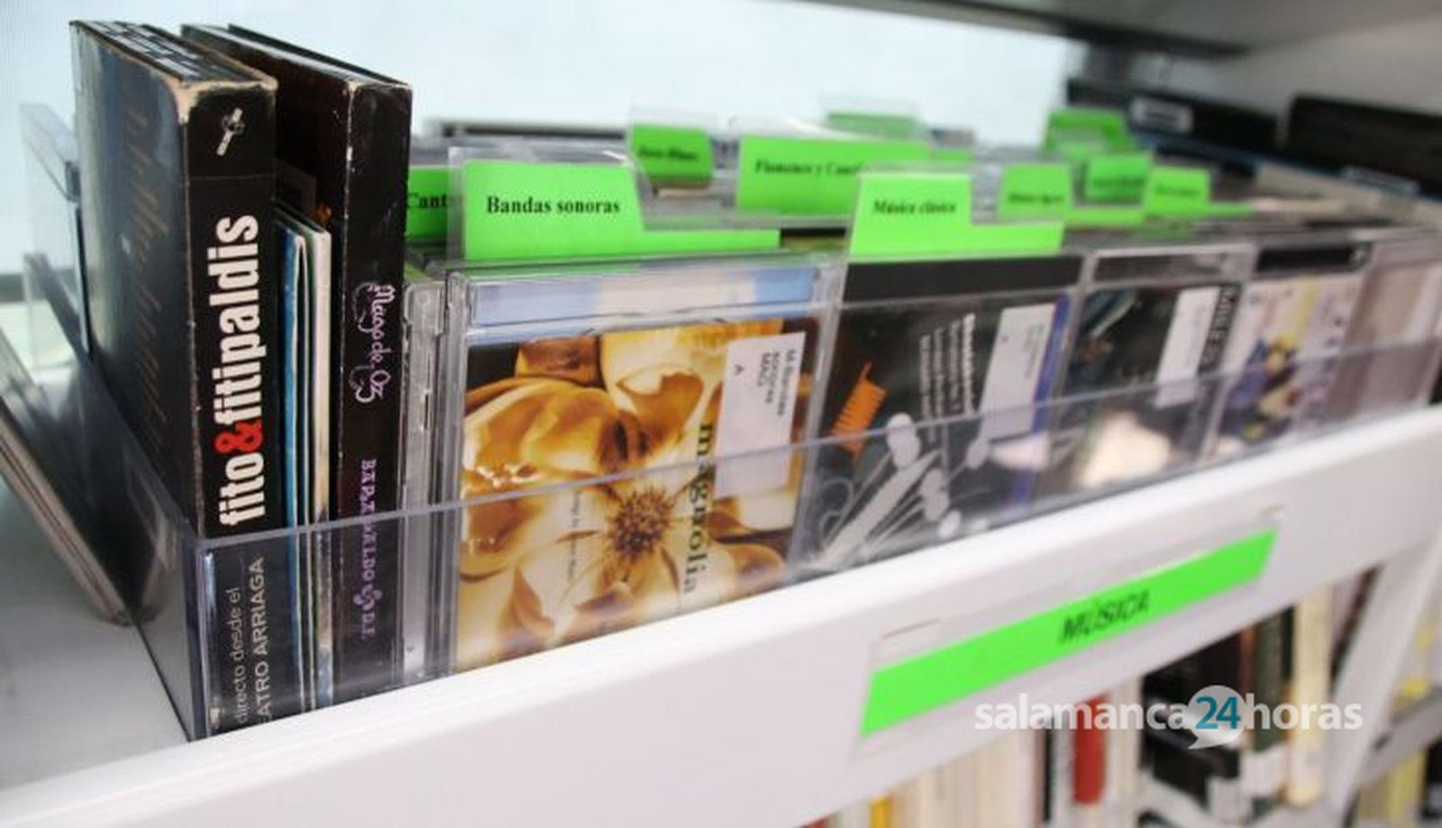 Bibliobús en Robliza de Cojos. Fotos Andrea M. 