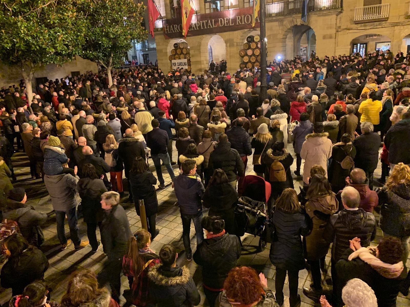 Concentración en Haro en memoria de la niña de la niña que apareció muerta en un hotel de Logroño