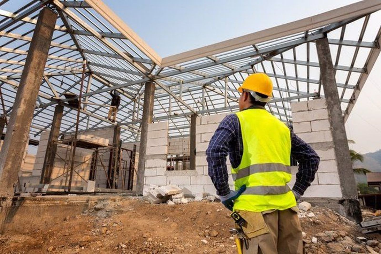 Un trabajador en una construcción. Foto EP Un trabajador en una construcción. Foto EP