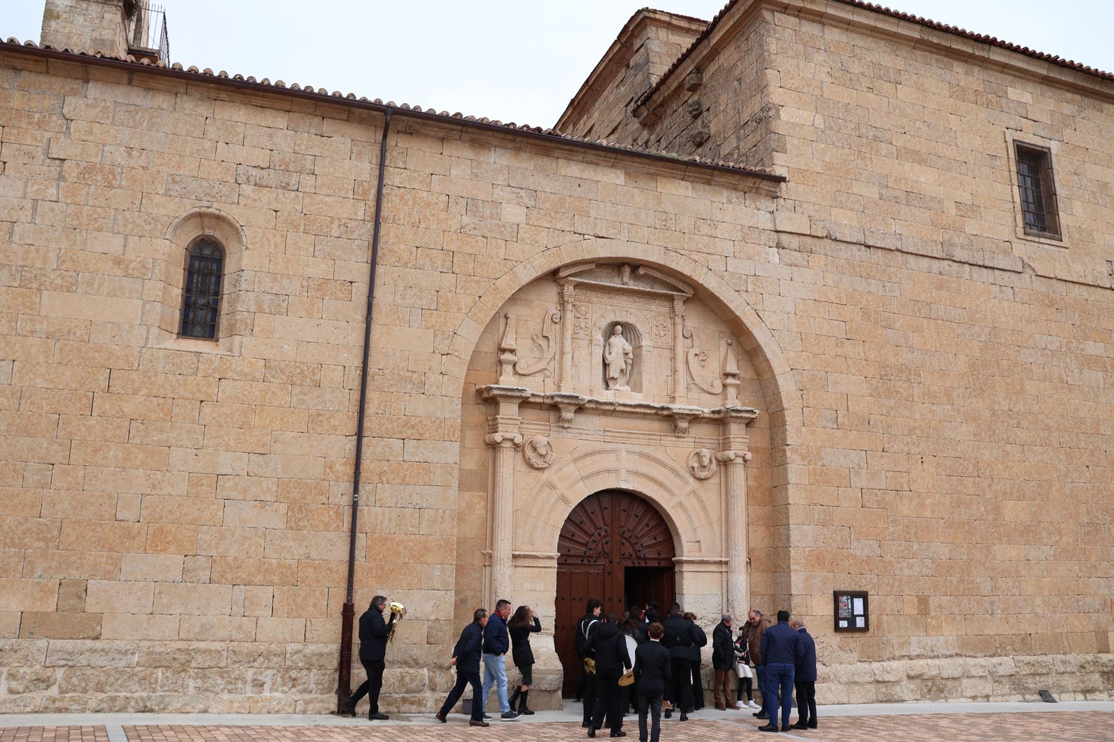 suspension-de-la-procesion-del-santo-entierro-de-fuentesauco-1