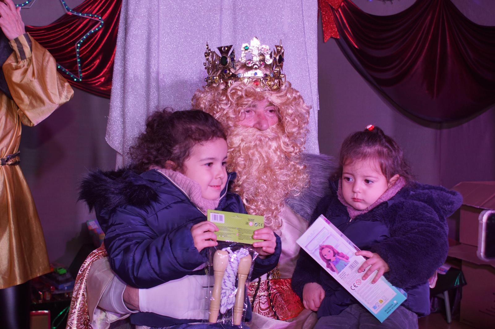 Los Reyes Magos reciben las cartas de los niños de El Encinar