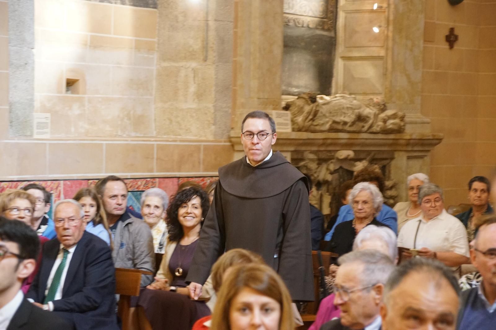 Alba nombra hijo adoptivo al prior Miguel Angel González  (35).jpeg