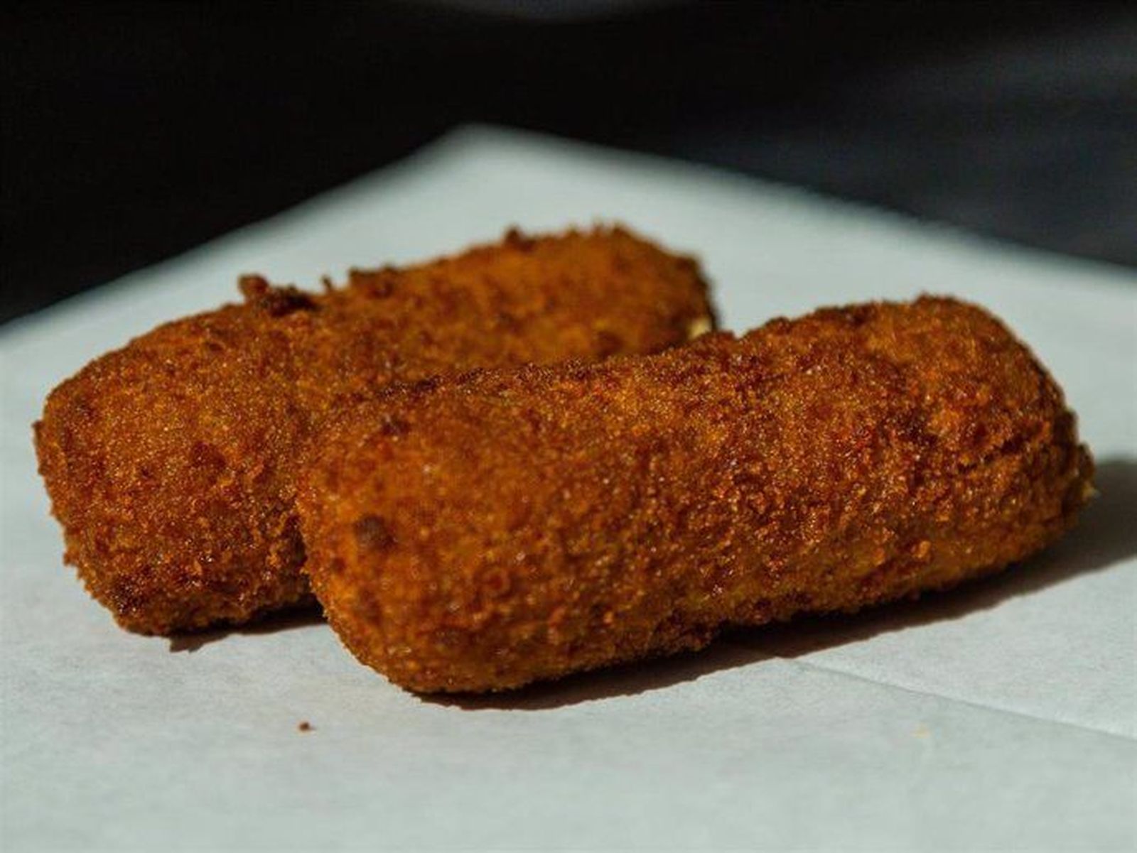 Dos croquetas. Foto de archivo EP