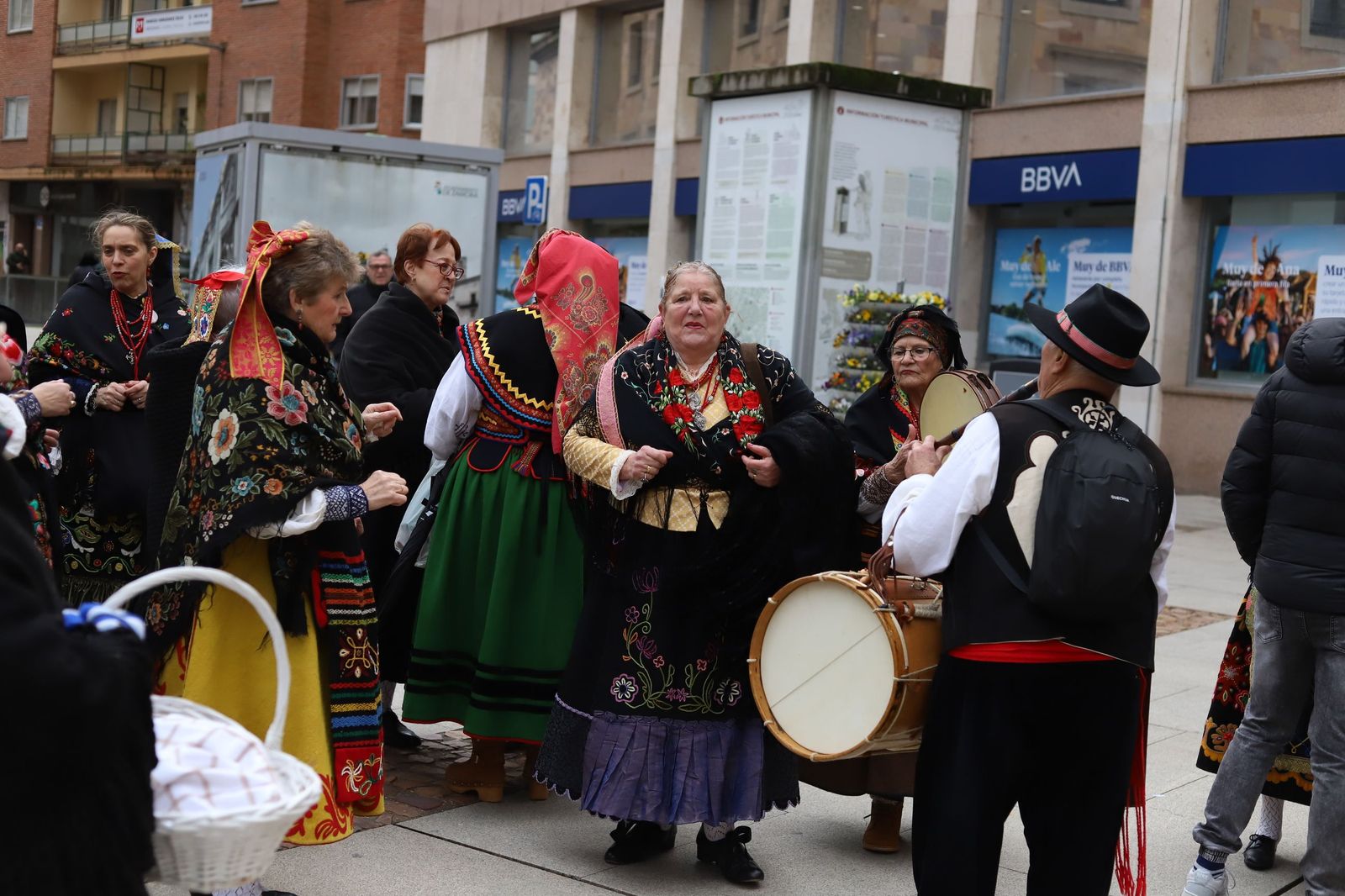 GALERÍA | Las águedas celebran la tradición por las calles de Zamora