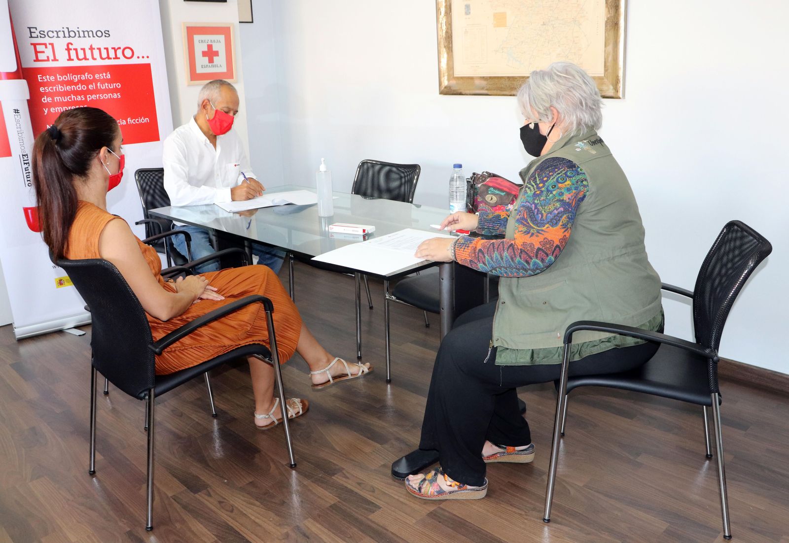 Cruz rja con corazon empleo (2)