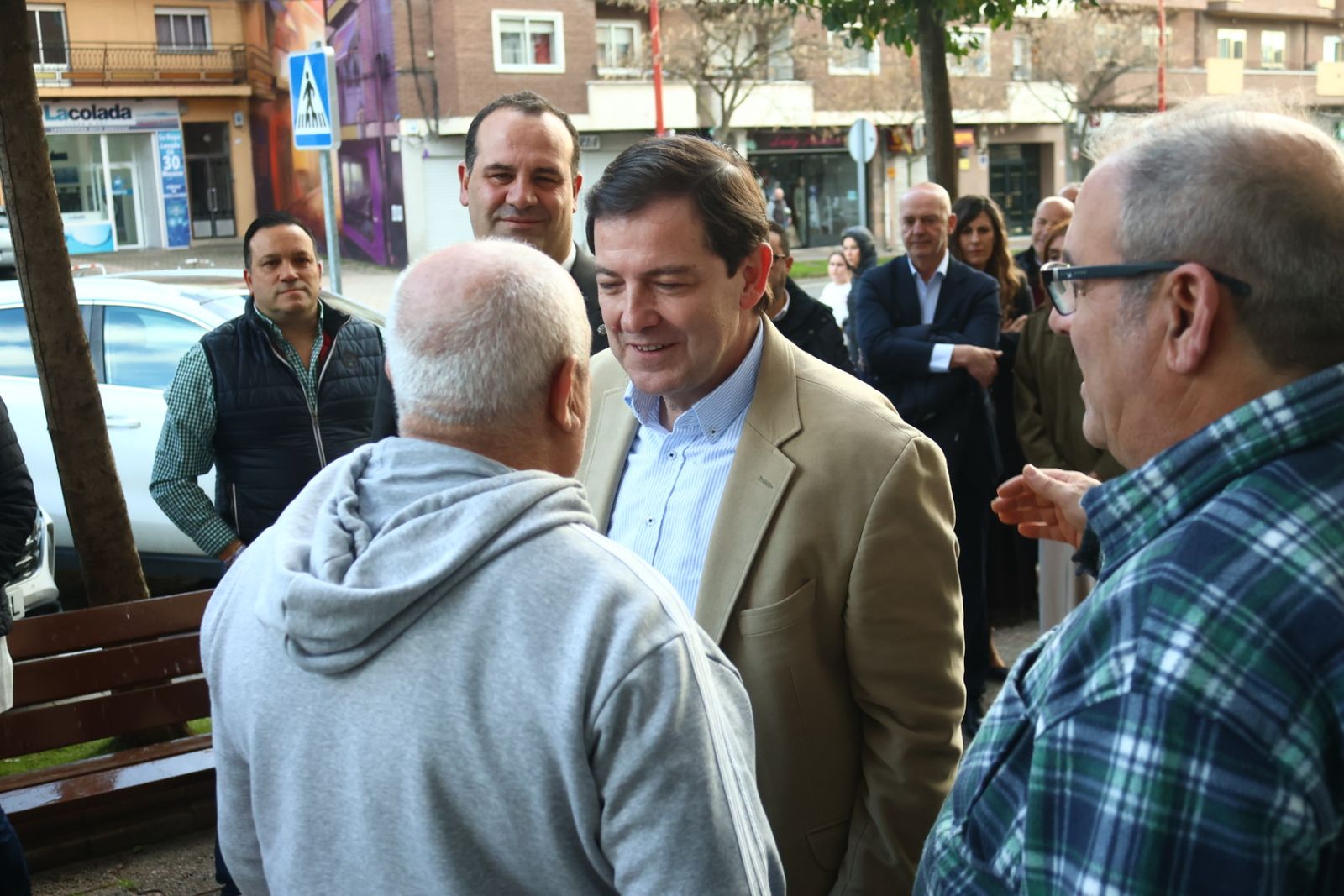 Alfonso Fernández Mañueco visita Santa Marta