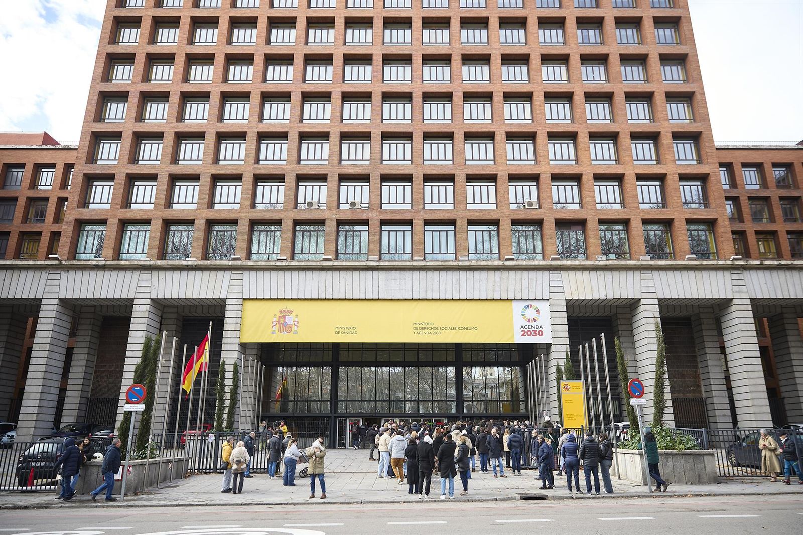 Archivo - La ministra de Sanidad atiende a los medios de comunicación con motivo de las pruebas de Formación Sanitaria Especializada, en el exterior del Ministerio de Sanidad, a 24 de enero de 2026,. - Jesús Hellín - Europa Press - Archivo