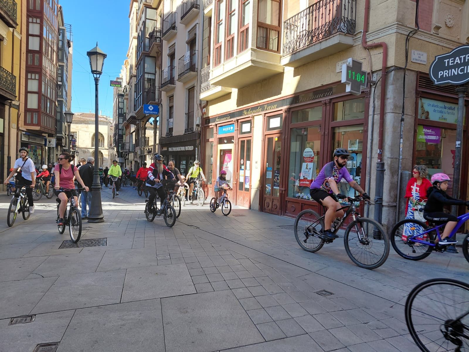 Zamora se sube a las dos ruedas por el Día de la Bici