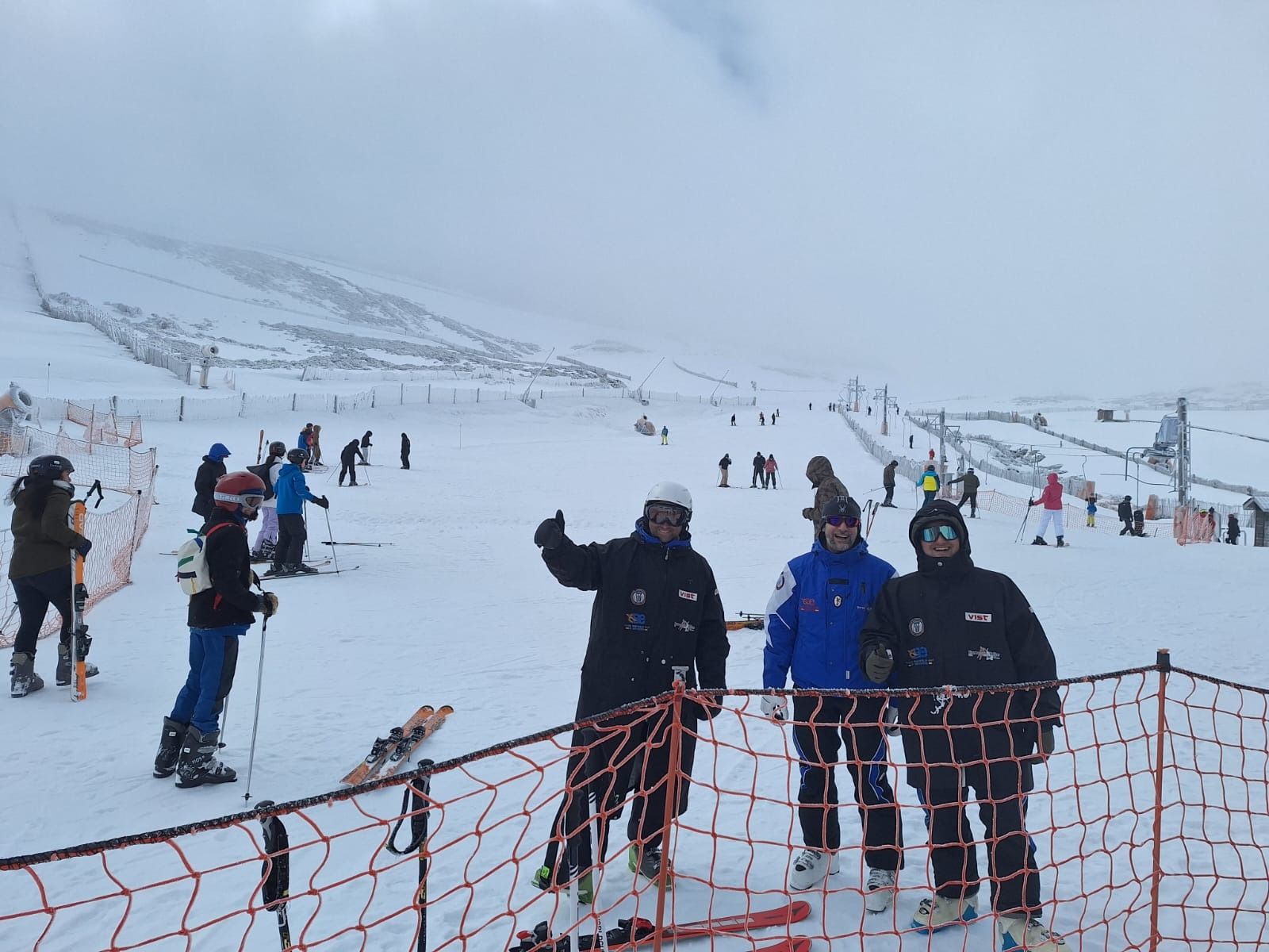 La nieve devuelve la blanca vida a La Covatilla