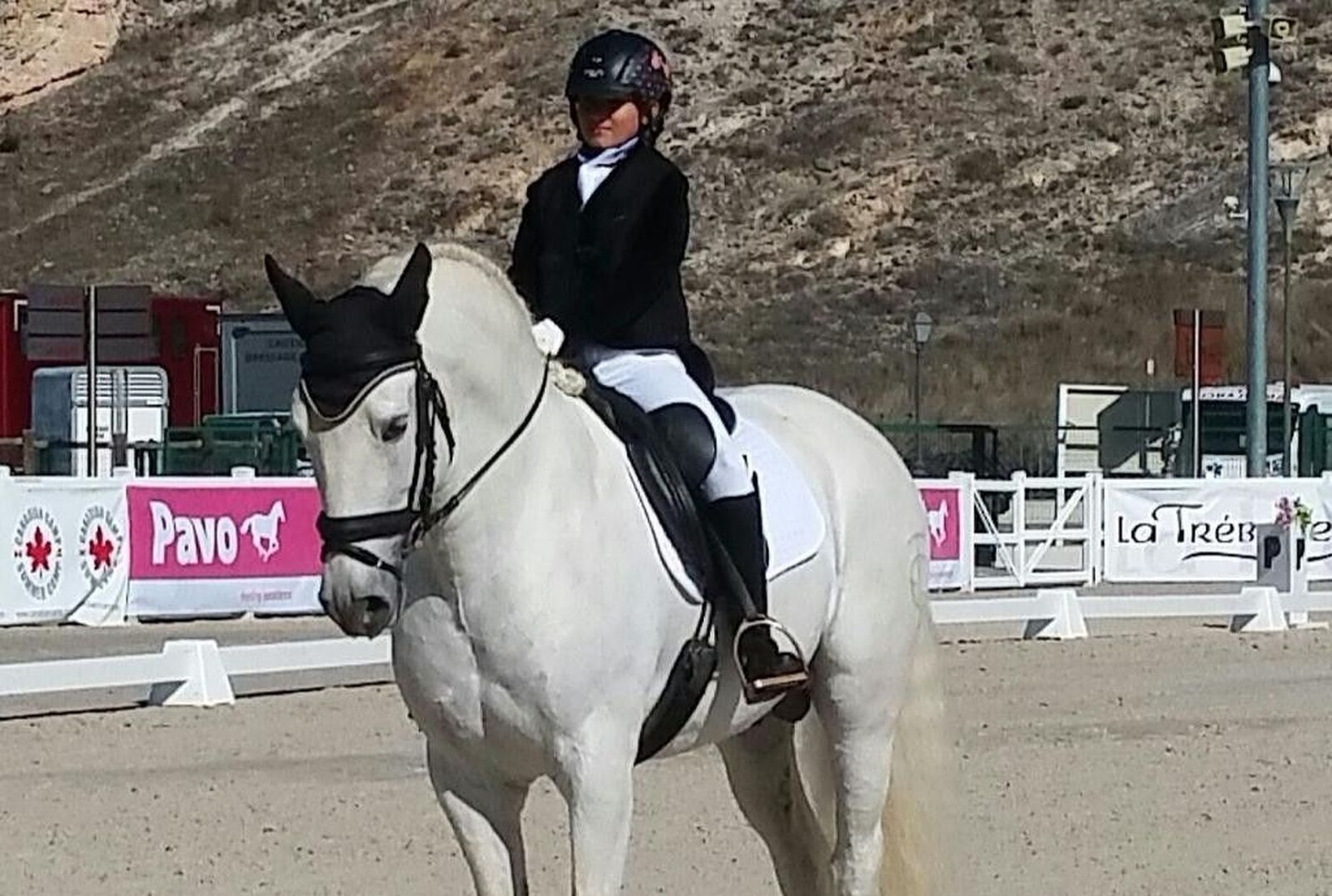 La salmantina Marta Asensio arrasa con su caballo Chago en su debut en alevín