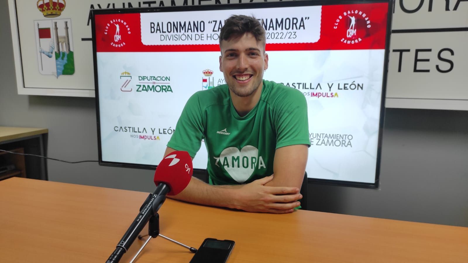 David Mach en rueda de prensa