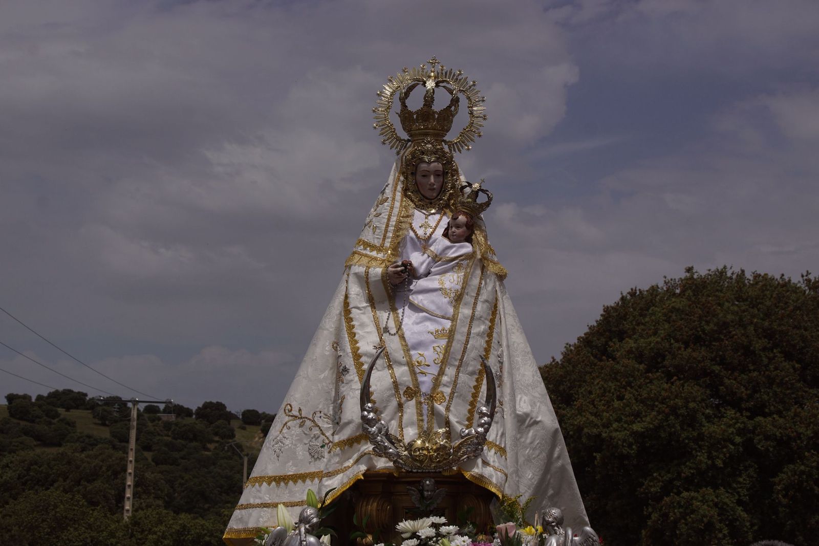 Valdejimena sale a los campos en su romería para honrar a su patrona
