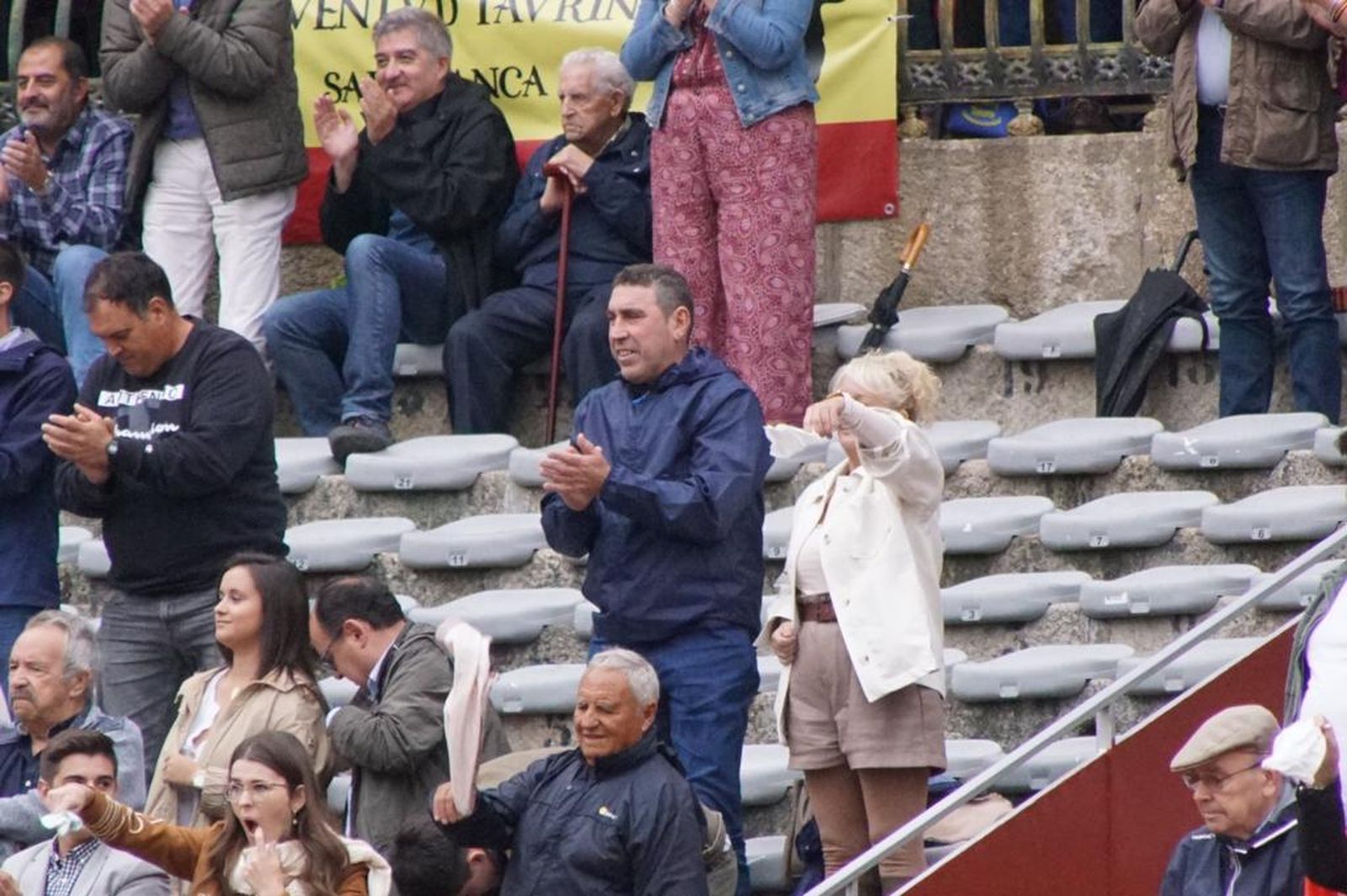 tendidos-de-la-glorieta-durante-la-corrida-de-garcia-y-olga-jimenez-85