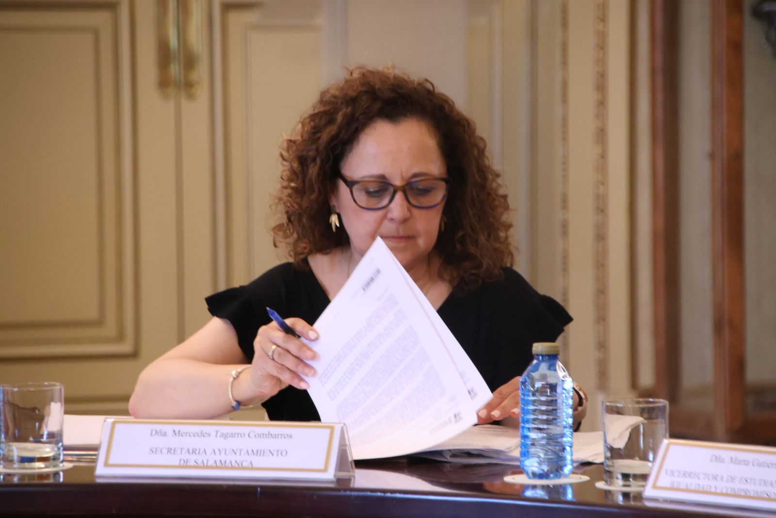 El alcalde de Salamanca, Carlos García Carbayo, preside la reunión del Jurado de Honores y Distinciones