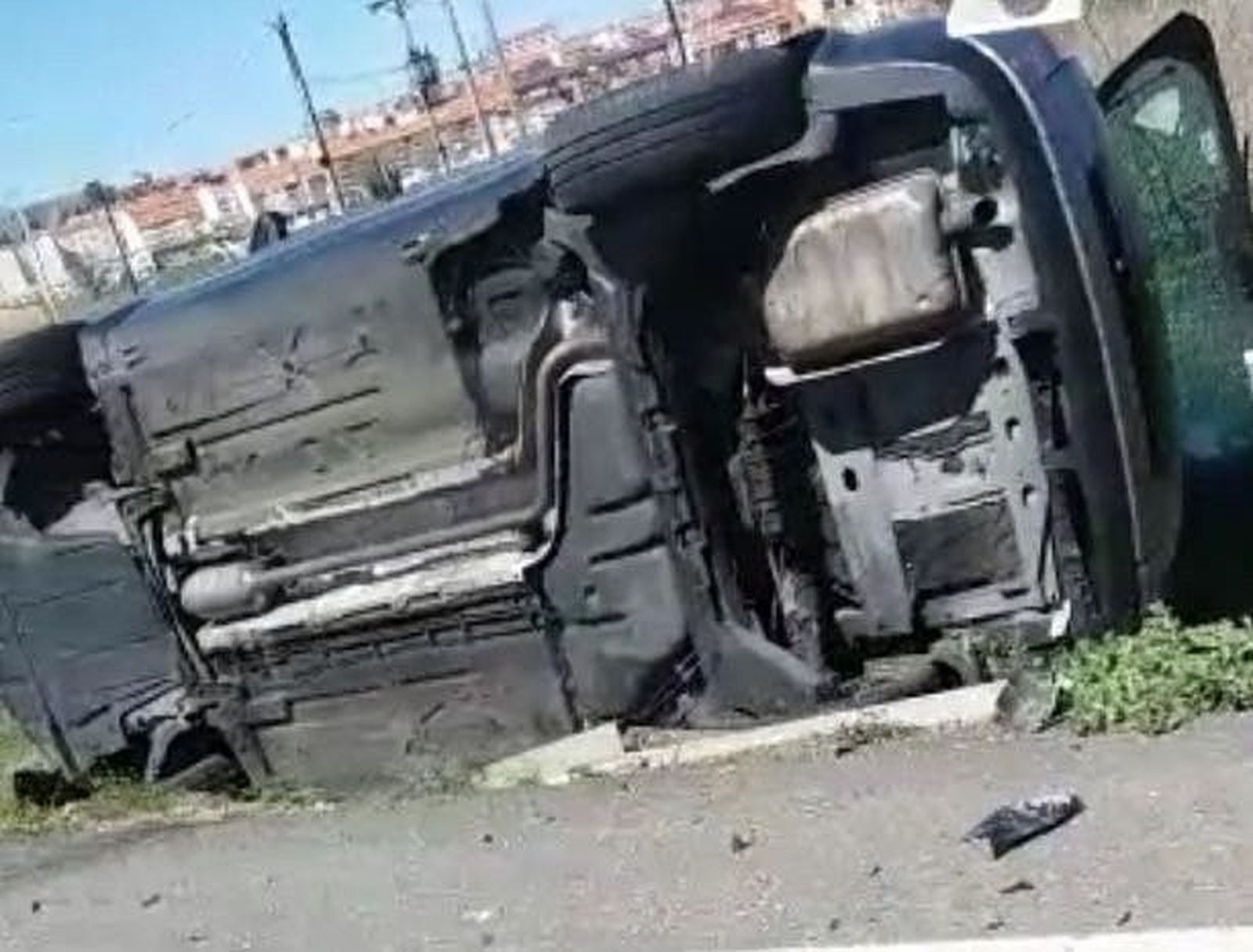El choque entre un camión y un turismo en Benavente se salda con daños materiales, pero sin heridos