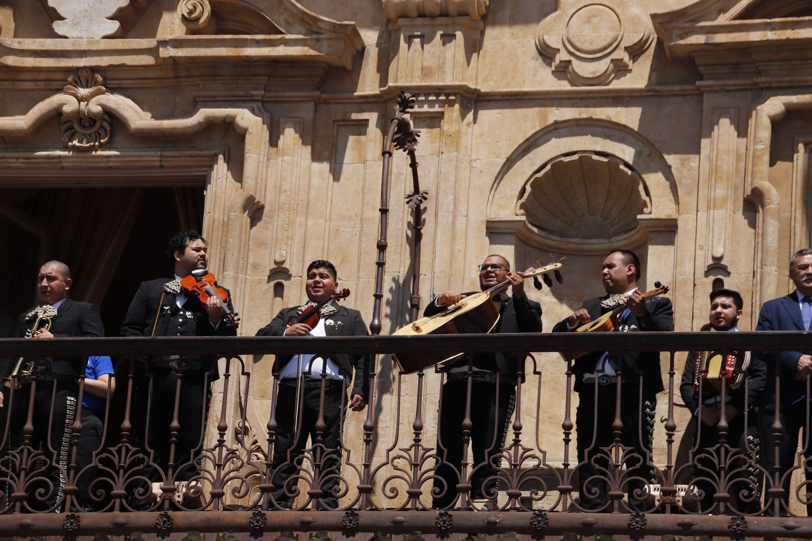 Carlos García Carbayo, recibe a participantes de las jornadas ‘Desde el Norte de México