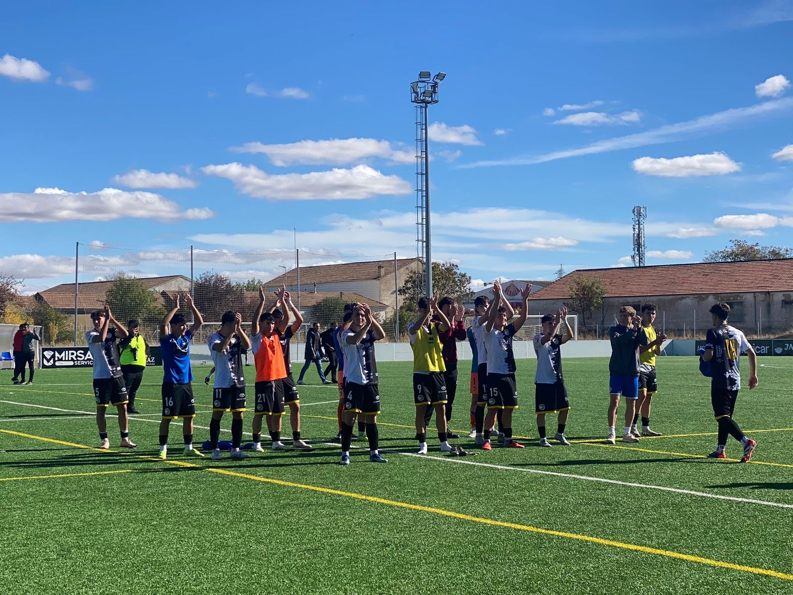 Los jugadores de Unionistas DH celebran la victoria ante Sporting Hortaleza