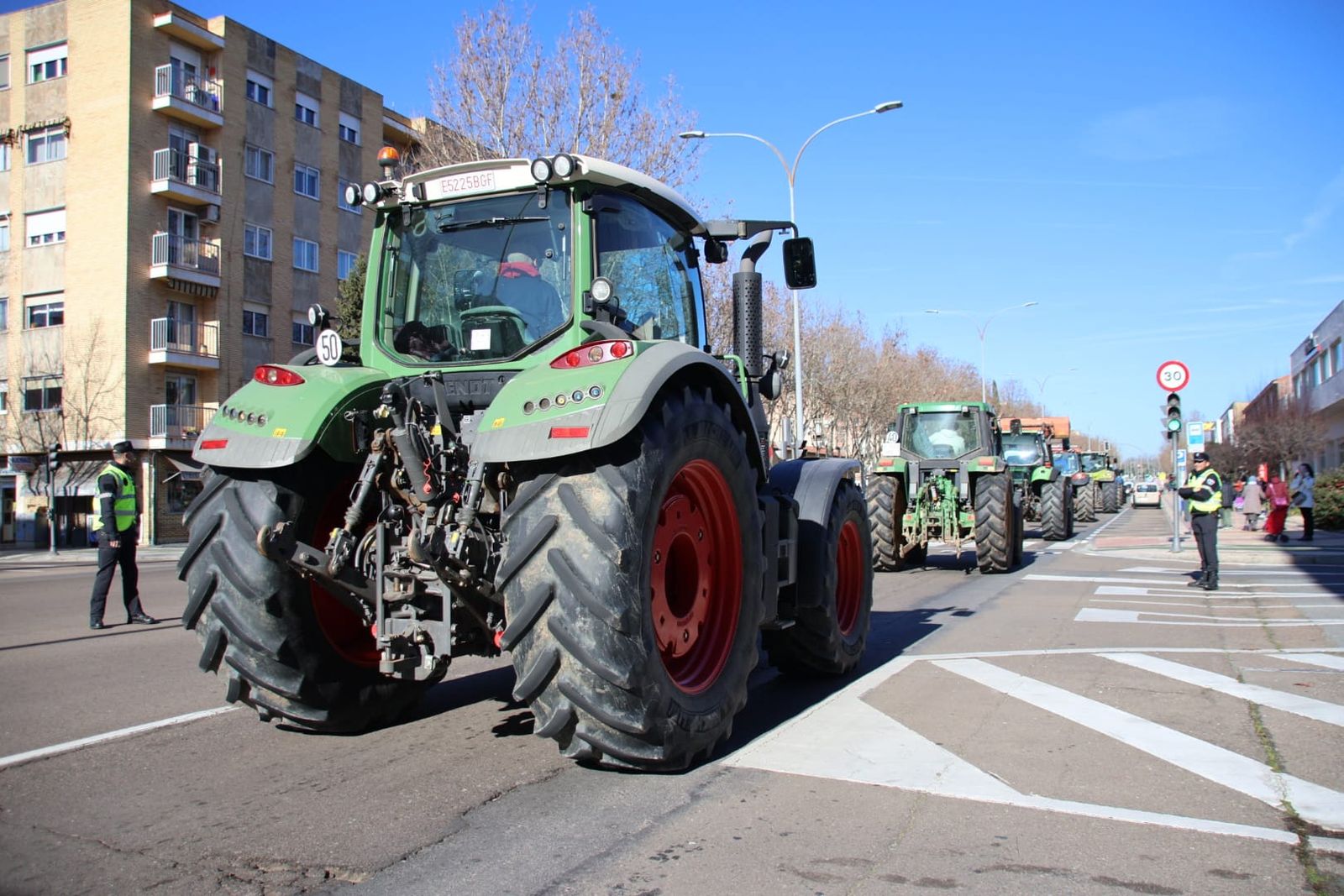 los-tractores-entrando-en-salamanca-por-la-avenida-de-los-cipreses-2-de-febrero-de-2024-fotos-andrea-m-8