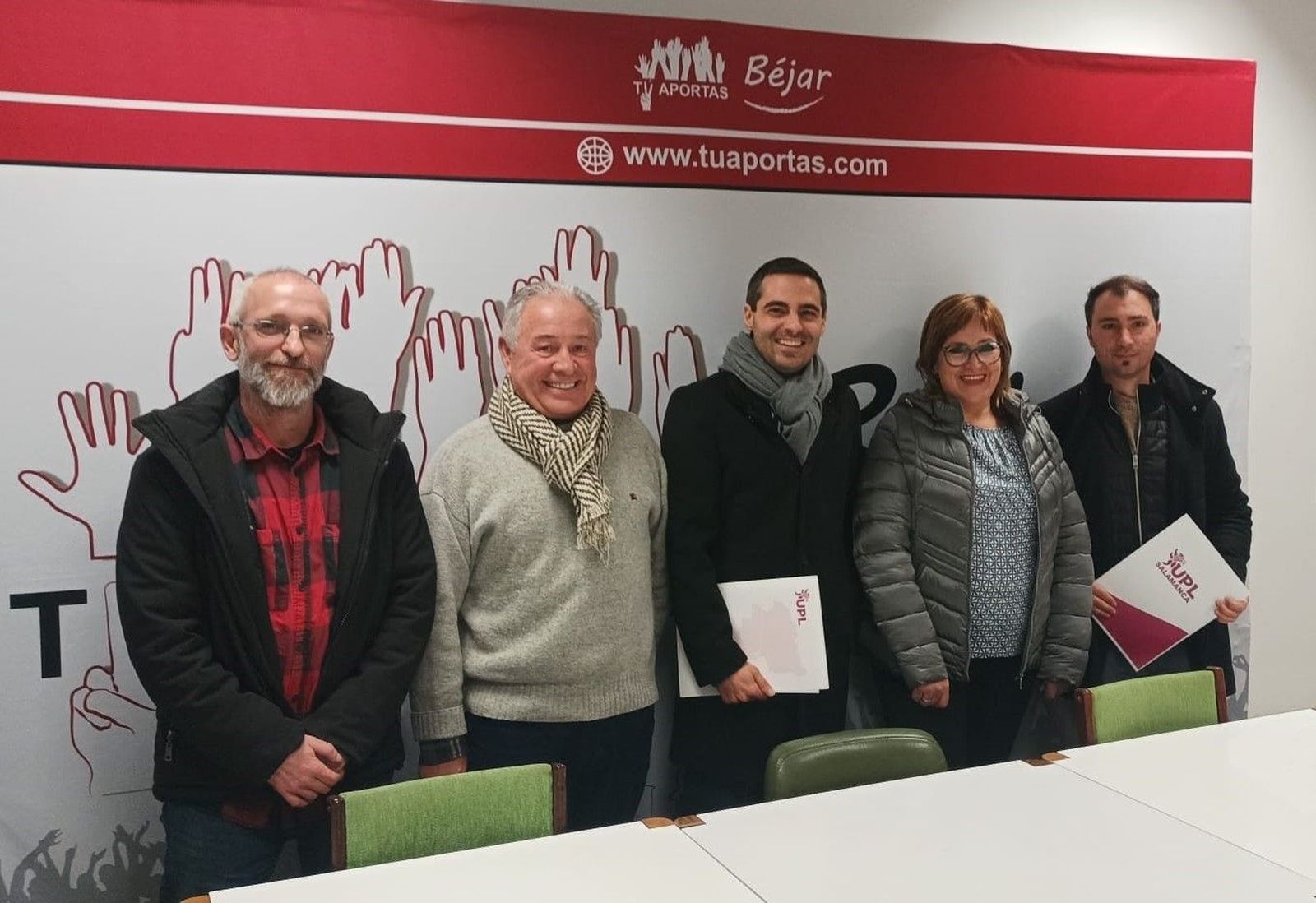 Imagen de la reunión mantenida entre UPL y TAB para abordar la problemática con las líneas de autobuses