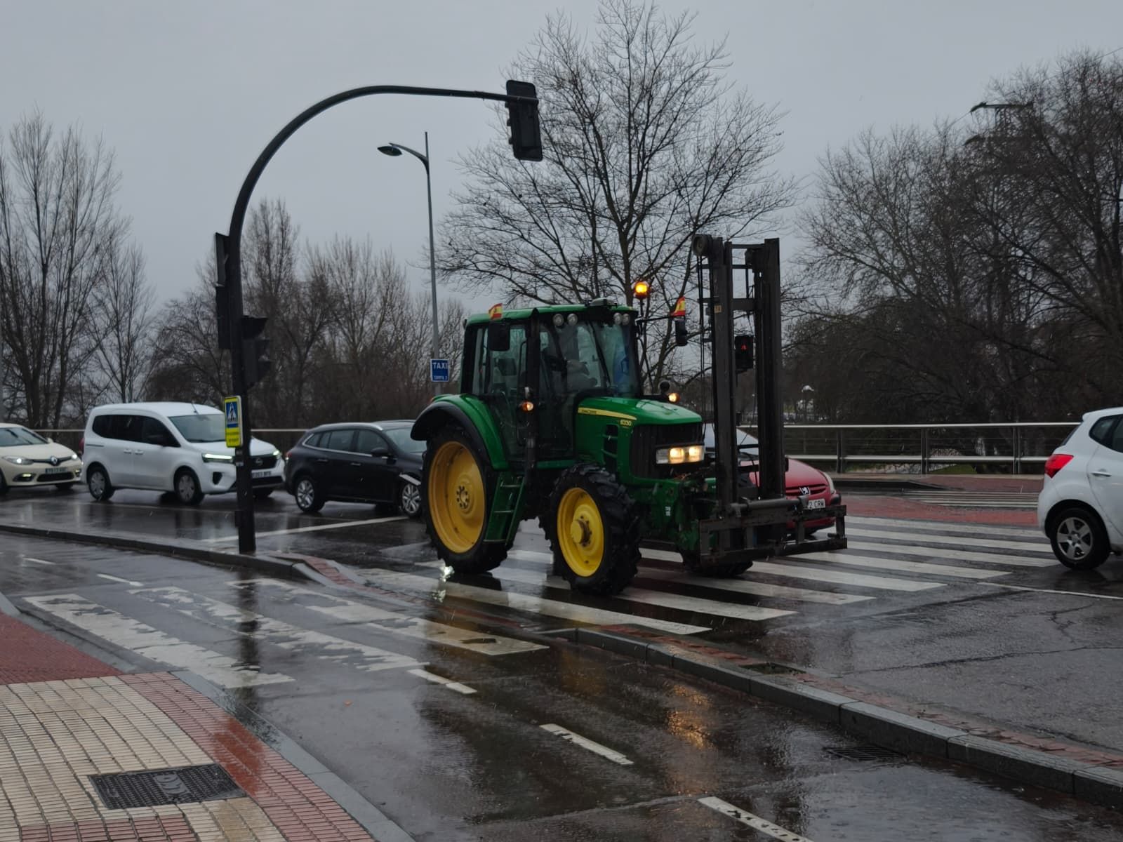 En imágenes la marcha con tractores y vehículos de campo en Salamanca en protesta contra Mercosur