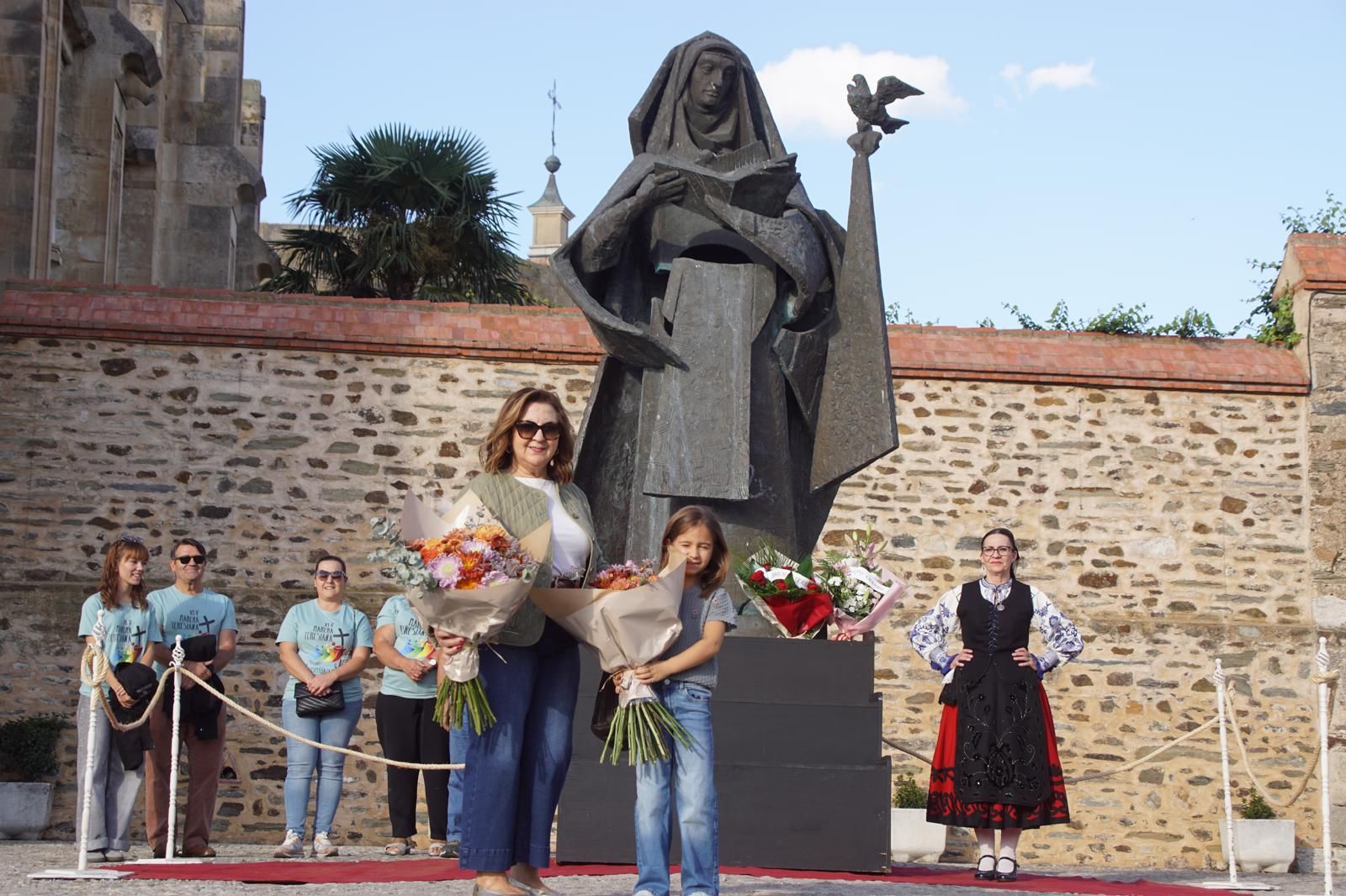 Ofrenda Floral a Santa Teresa en Alba de Tormes (16).jpeg