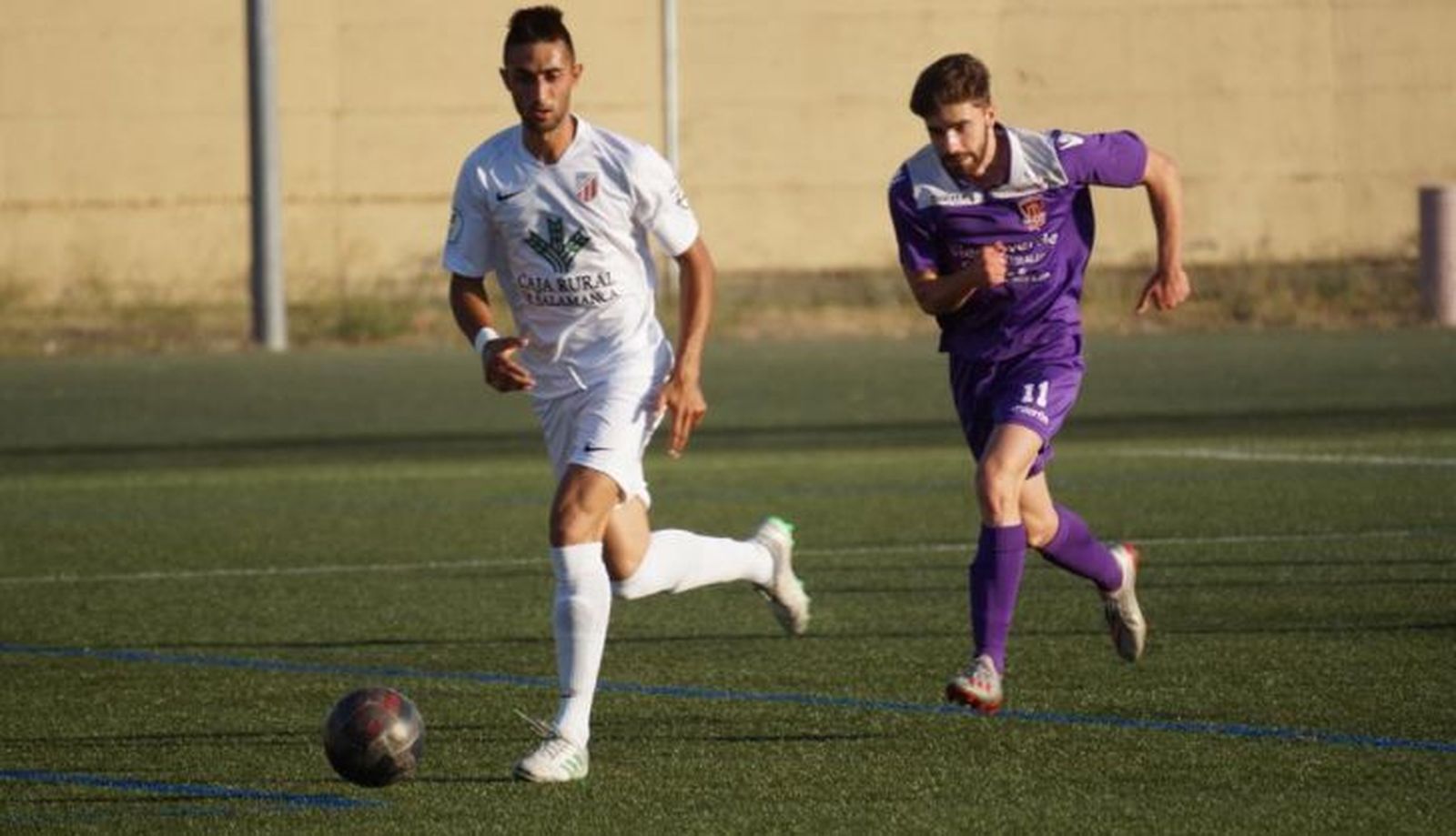 Imagen del amistoso entre UD Santa Marta y Ciudad Rodrigo / FOTO SALAMANCA24HORAS.COM