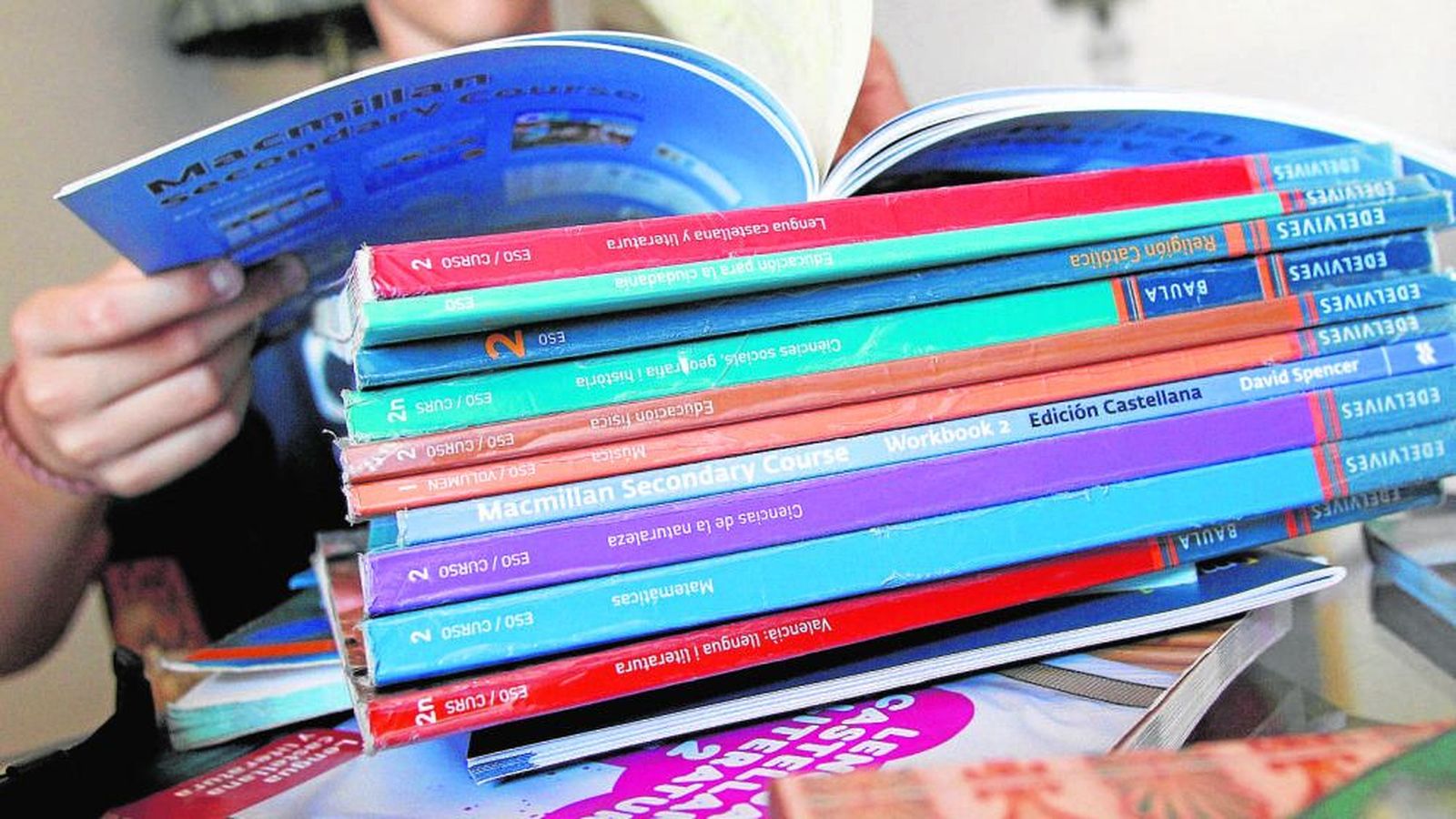 Este comparador te ayudara a encontrar los libros de texto mas baratos