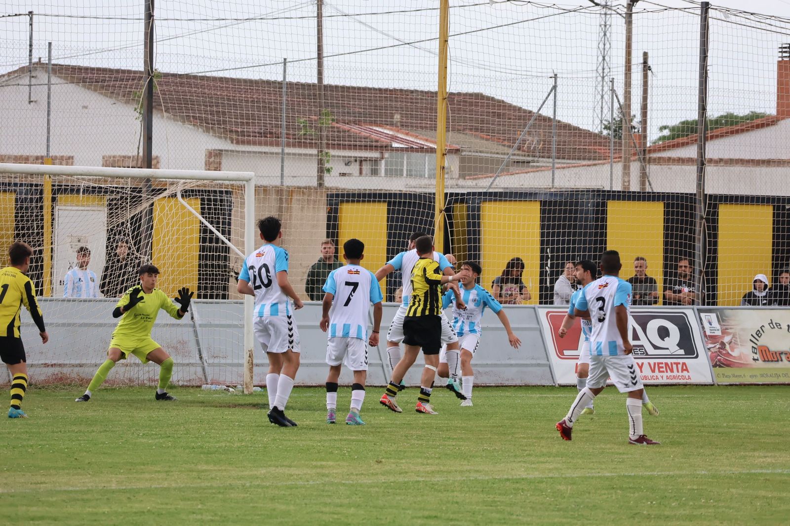 moraleja-cf-asciende-a-regional-de-aficionados-38