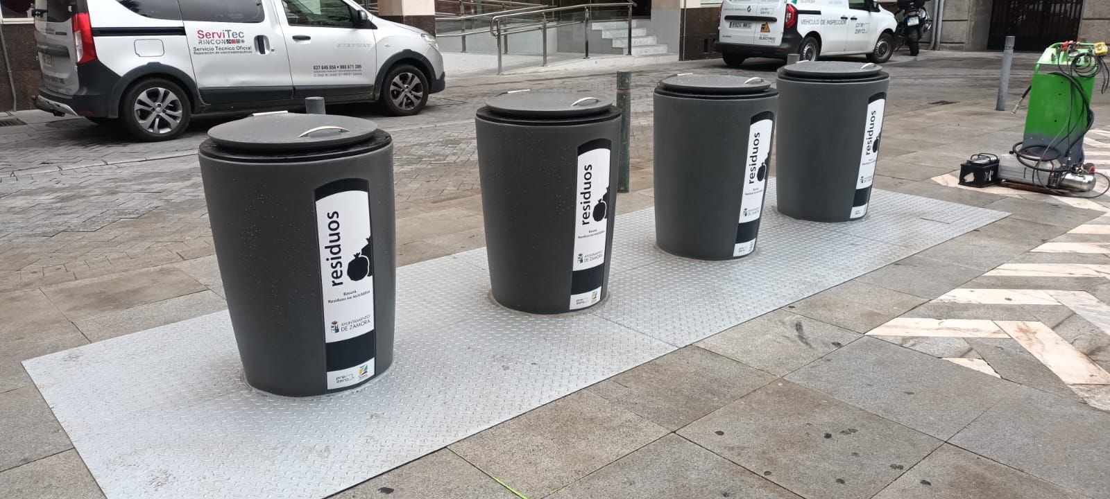 Los contenedores soterrados de la Plaza Fernández Duro ya están operativos