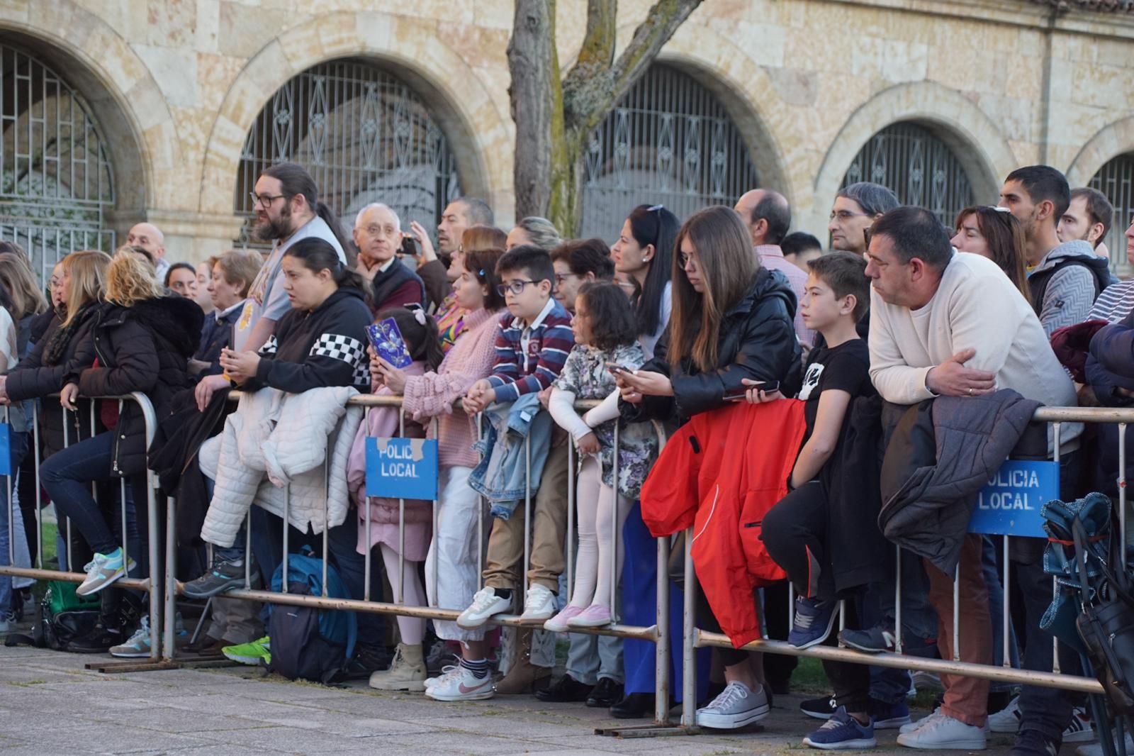 b816fc2c-0cef-4acb-a963-1321bd053258