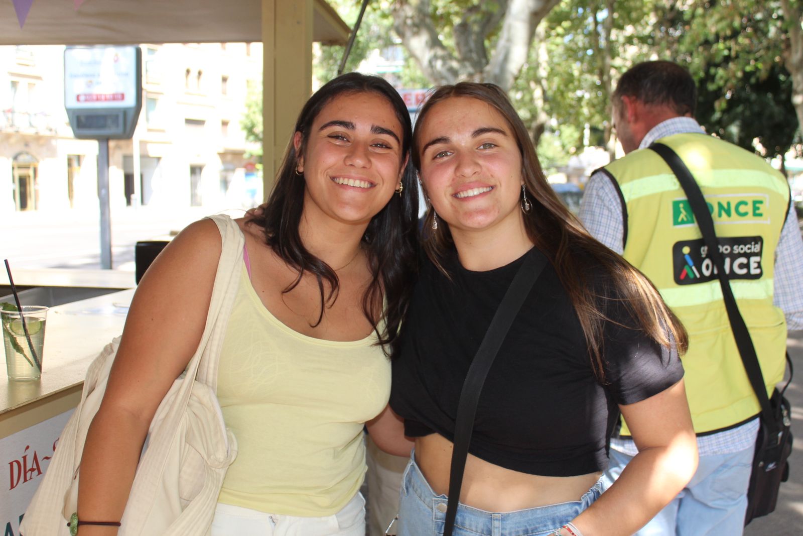 Ambiente en la Feria de Día en el mediodía de este lunes