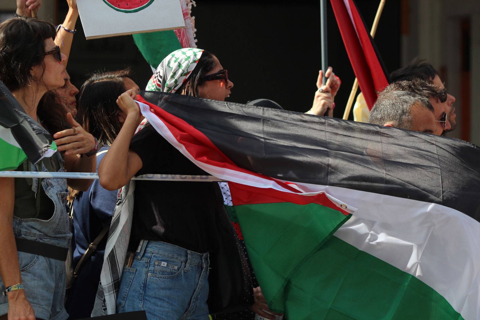 Protestas por Palestina al paso de la Vuelta Ciclista a España por Salamanca