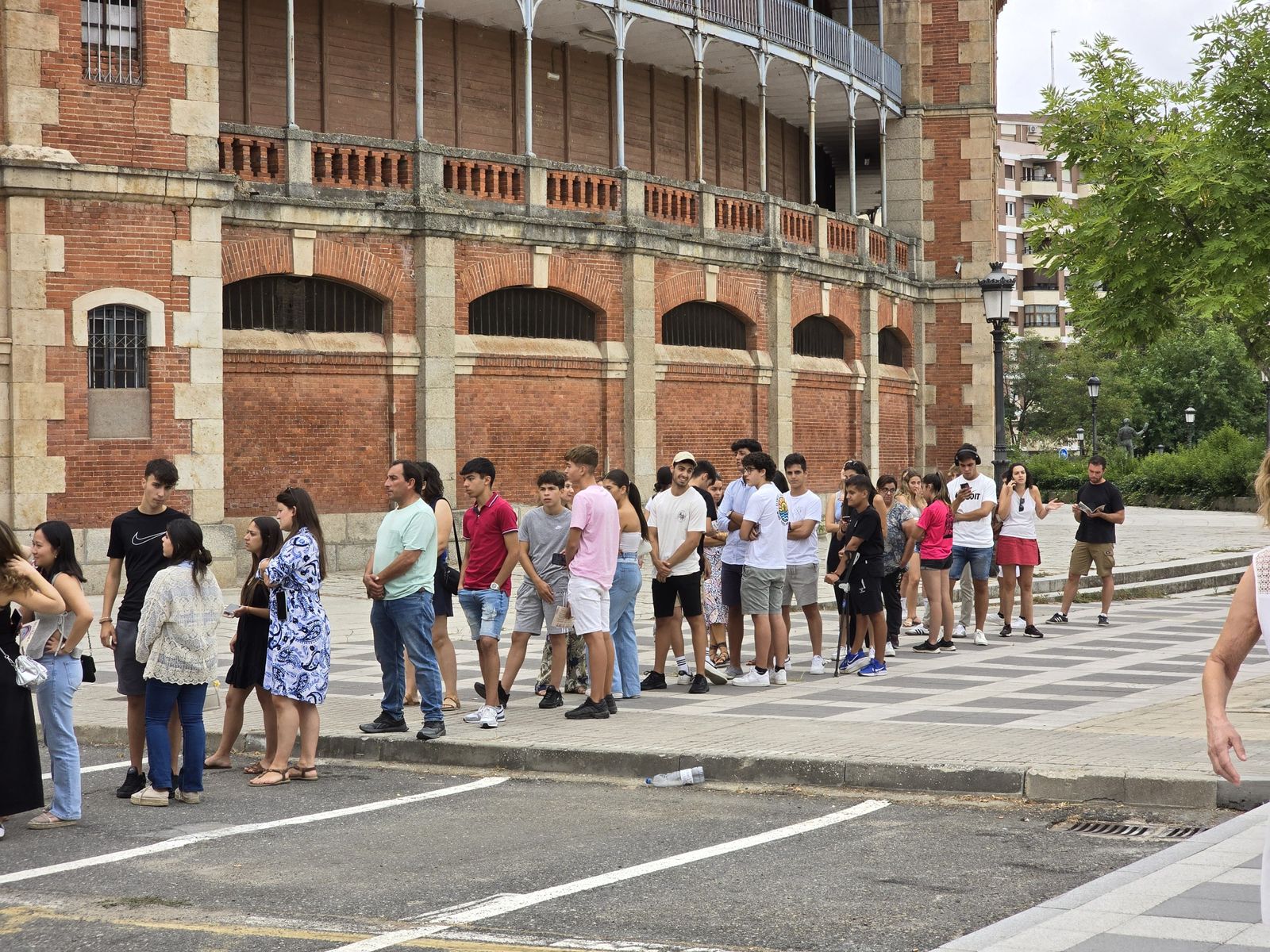 Nuevas colas para adquirir los nuevos abonos para la Feria Taurina de Salamanca, 31 de agosto