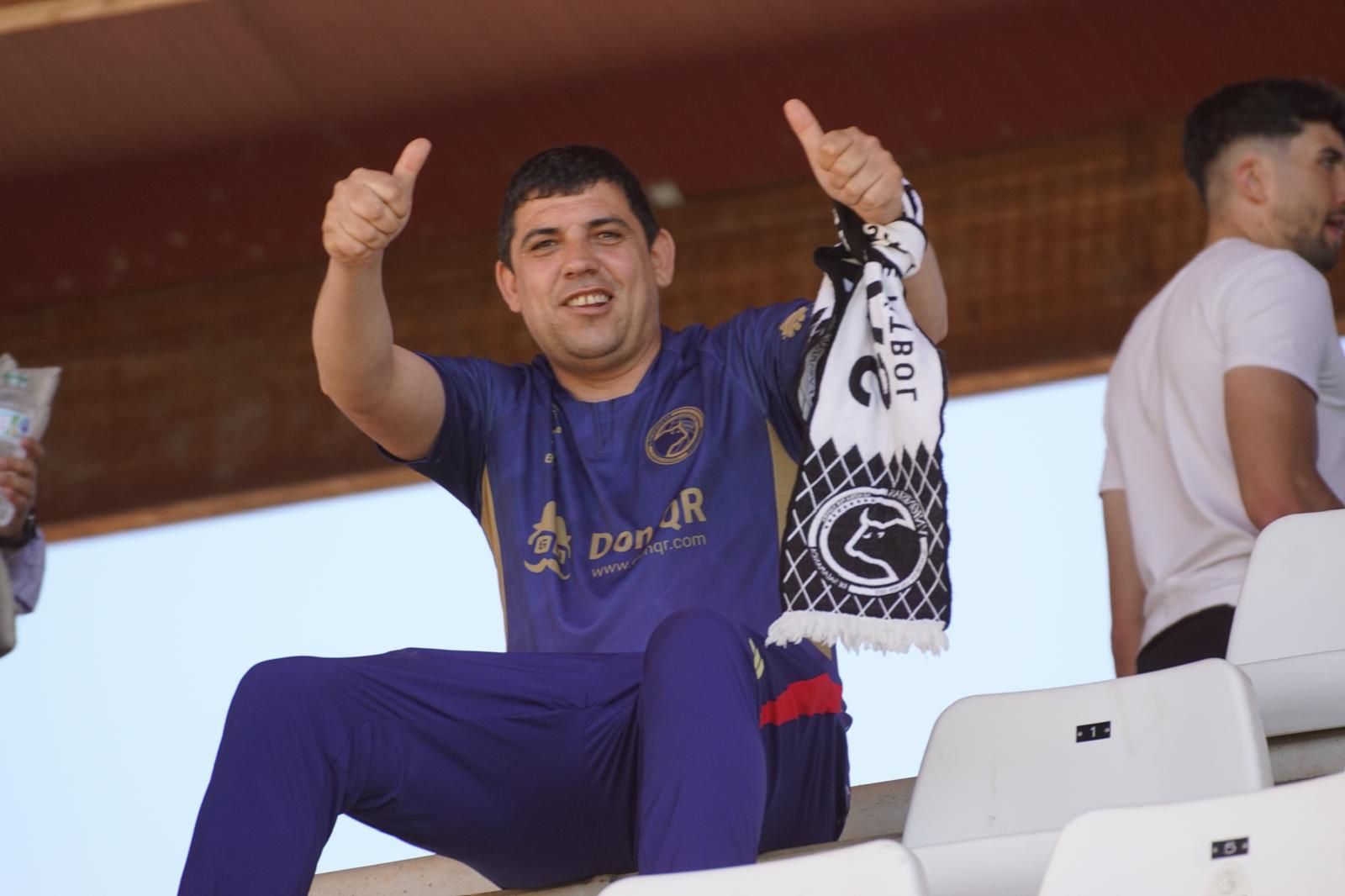 Gran ambiente en la grada para ver el partido entre Zamora - Unionistas en el Estadio Ruta de la Plata