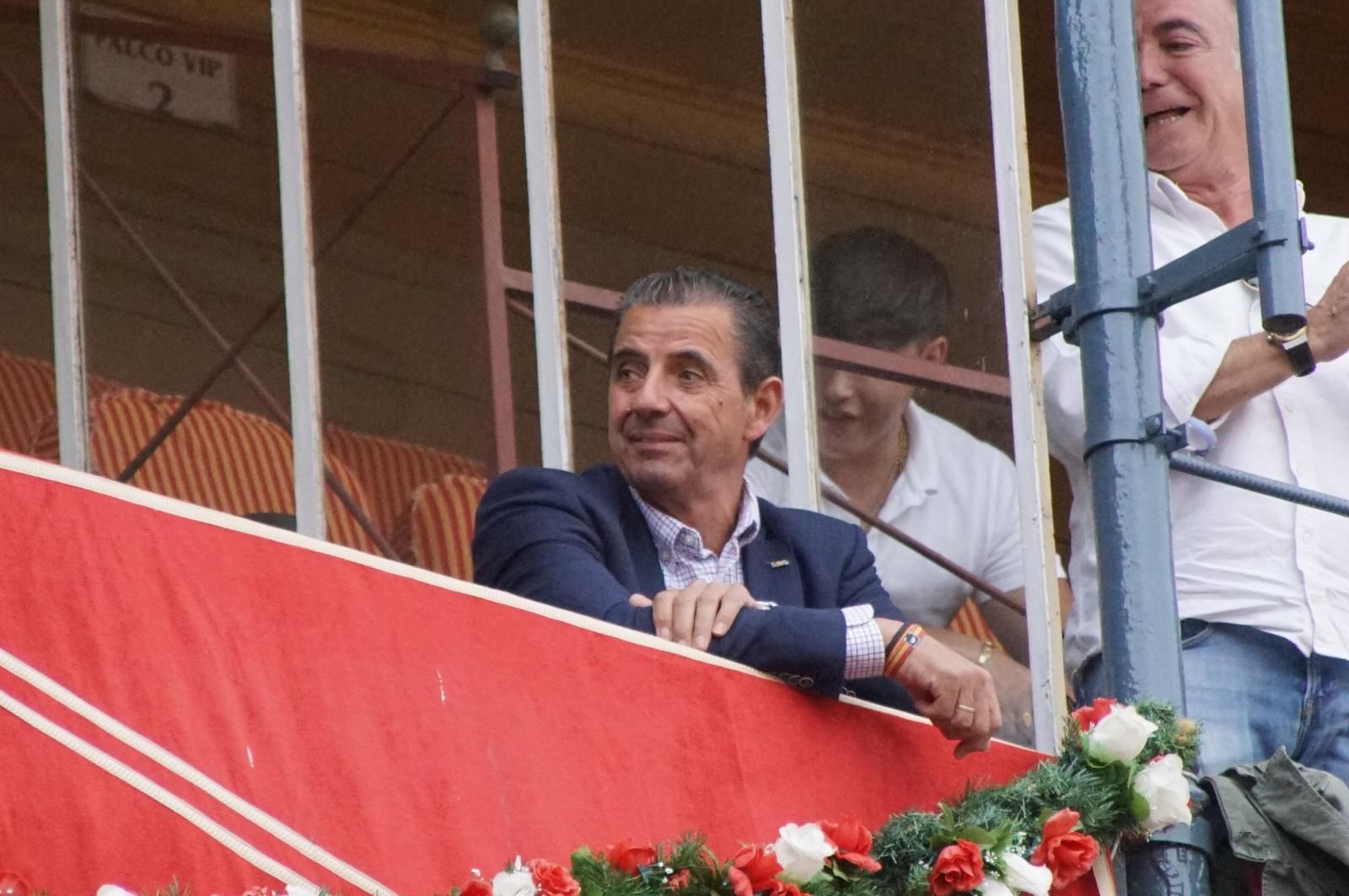 Expectación por ver los caballos de rejoneo en La Glorieta: imágenes del ambiente en los tendidos y en el patio de cuadrillas