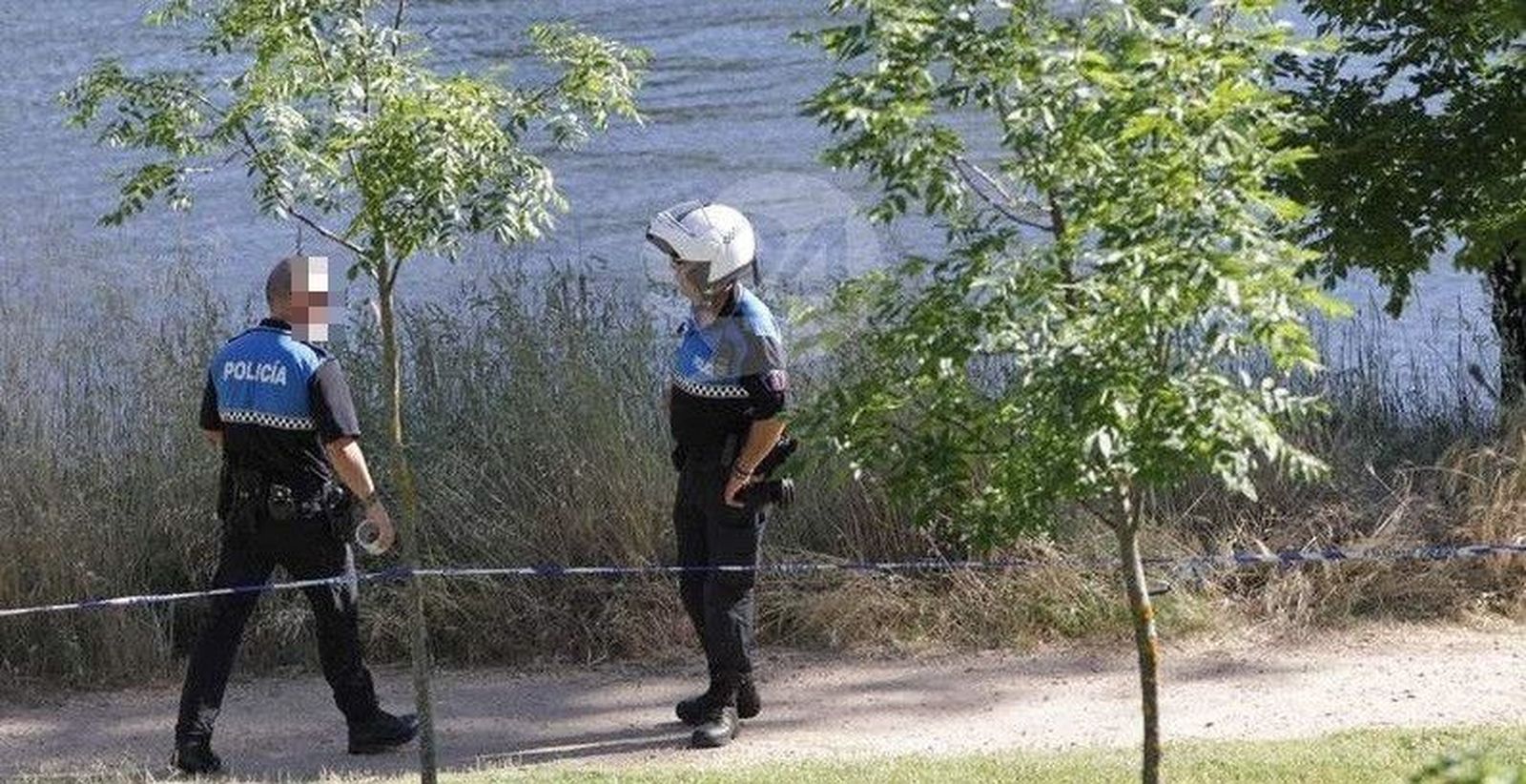 Aparece un cadáver flotando sobre el río junto al puente de la Universidad