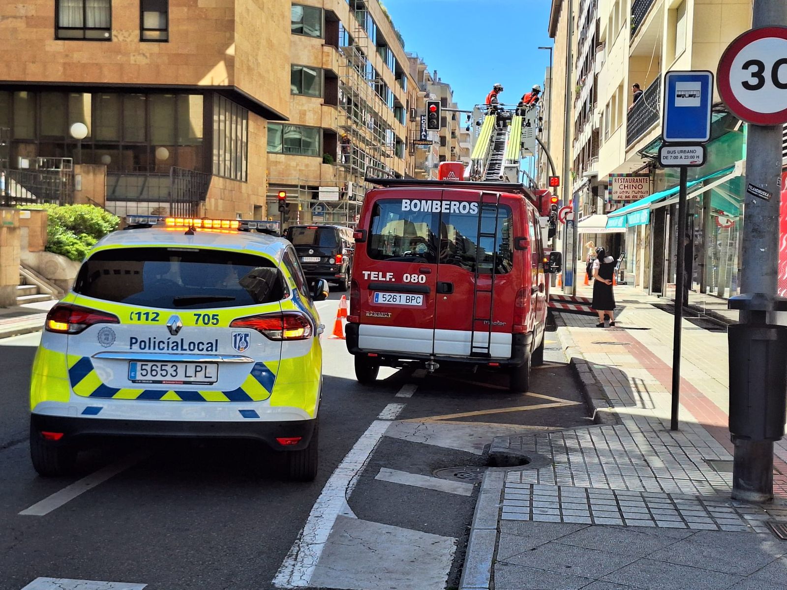 Actuación de los bomberos de Salamanca en la avenida de Italia