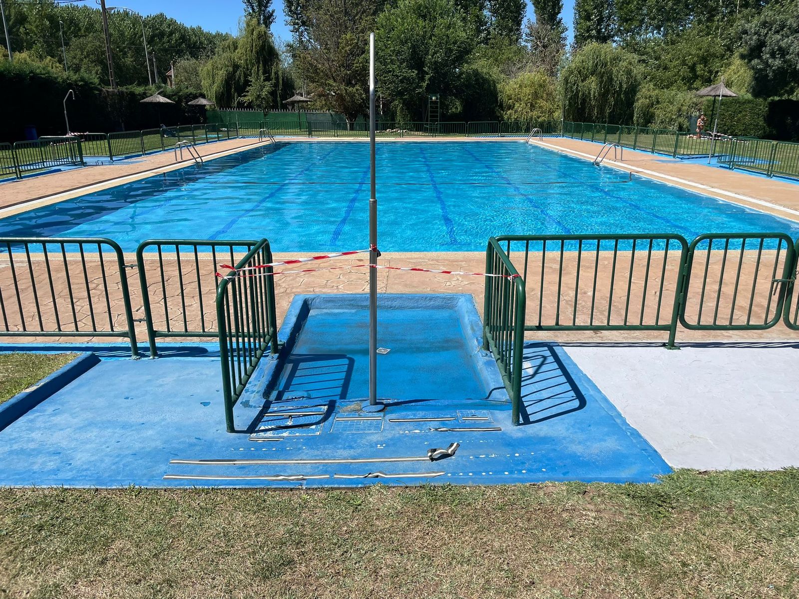 Benavente cierra el vaso del regato de las piscinas municipales por parámetros irregulares en el agua