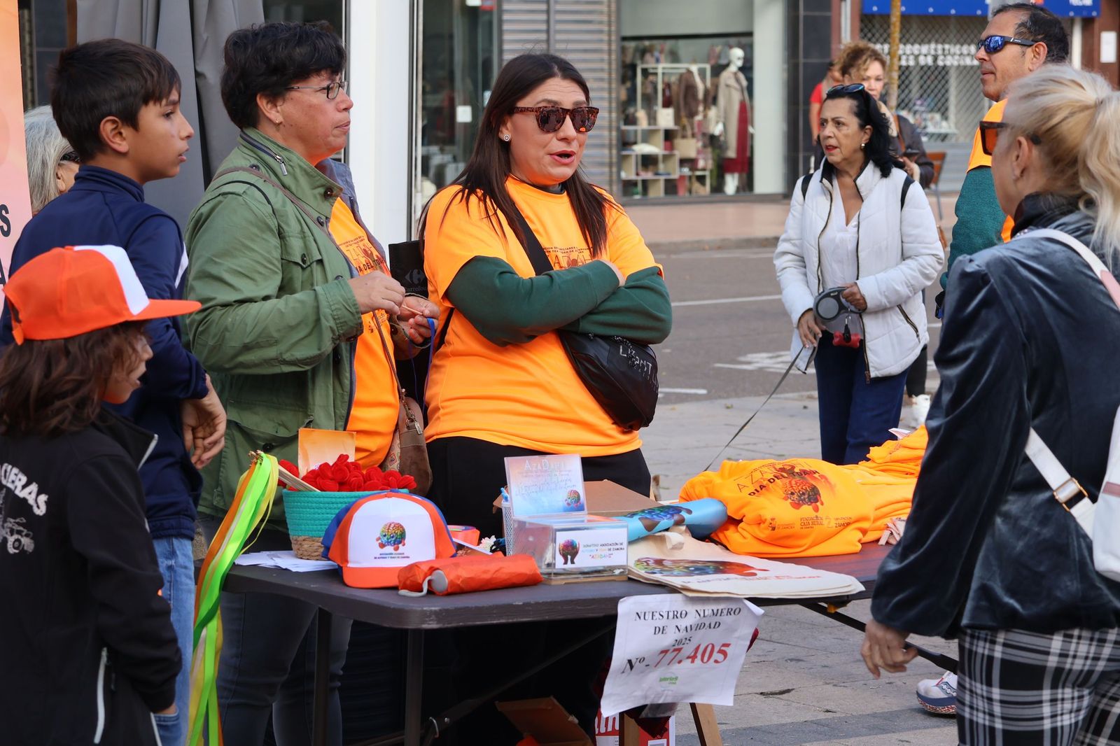 GALERÍA | El centro de Zamora se tiñe de naranja para visibilizar el TDAH