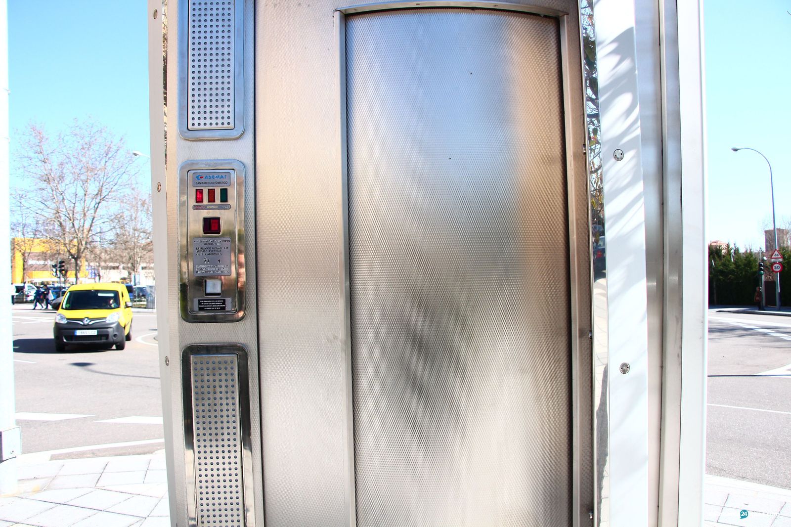 Urinario público calle bañeza (20 02 2020) (3)