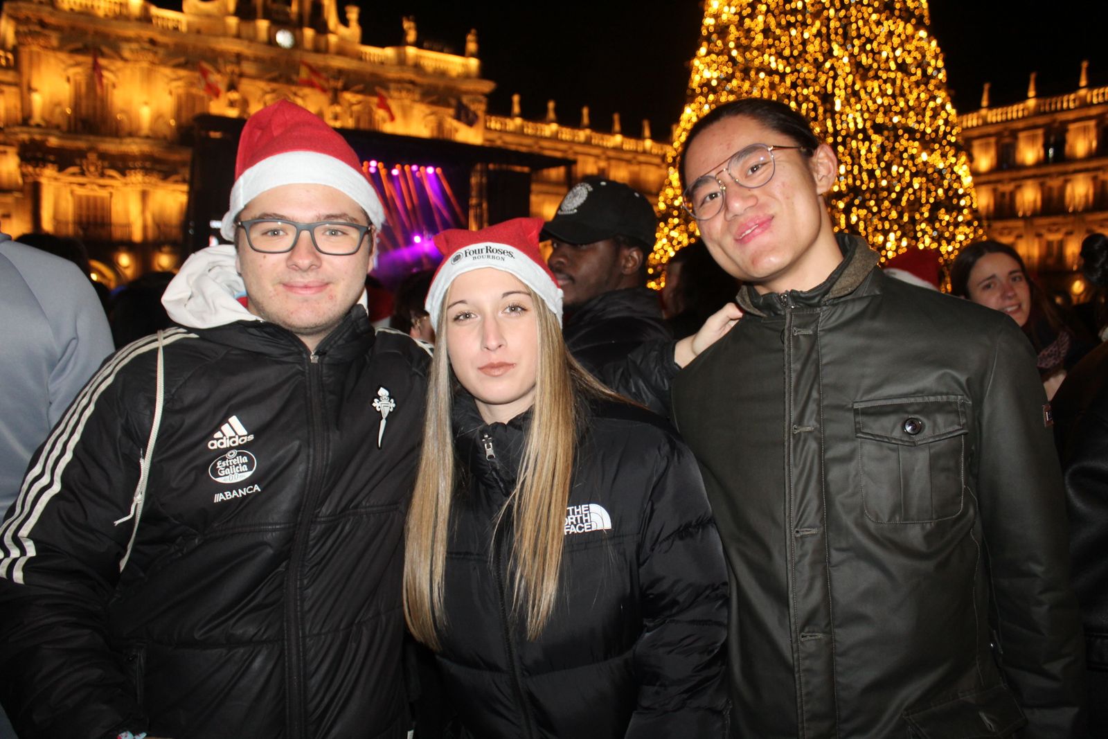 Miles de personas disfrutan de las campanadas y la fiesta del Fin de Año Universitario