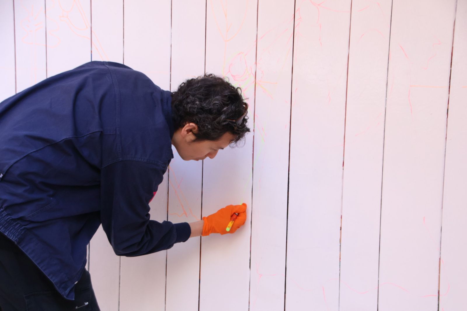 Los artistas de la Plaza del Oeste comienzan a pintar los murales