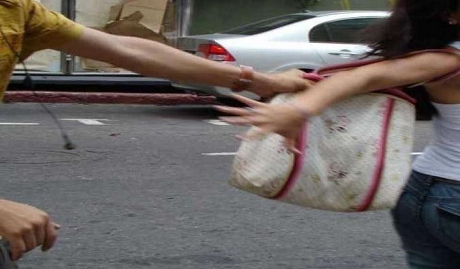 Detenida una joven por negociar una compra de una videconsola con un teléfono robado