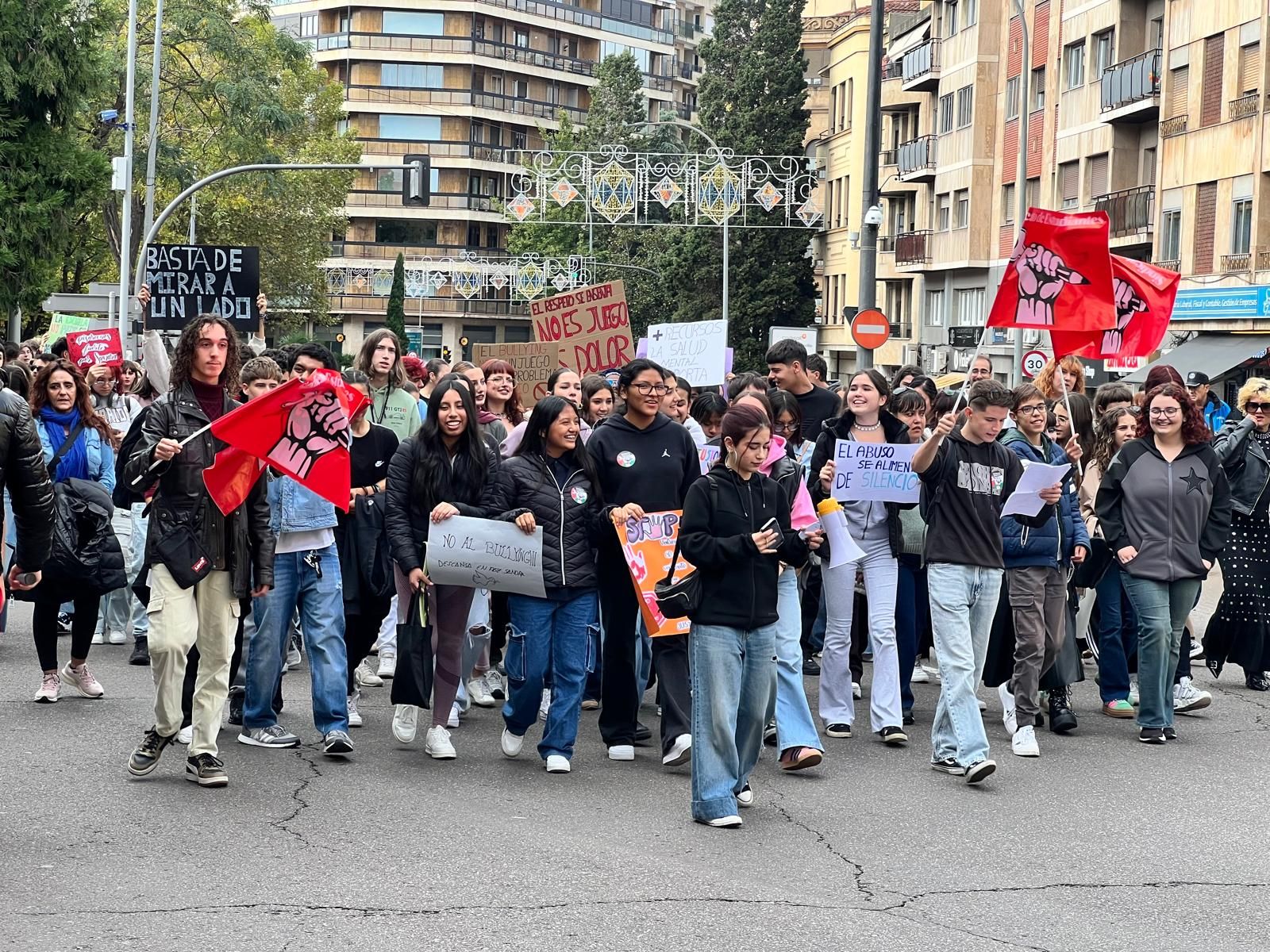 El Sindicato de Estudiantes de Salamanca reune a más de cien personas para poner "freno" al acoso escolar