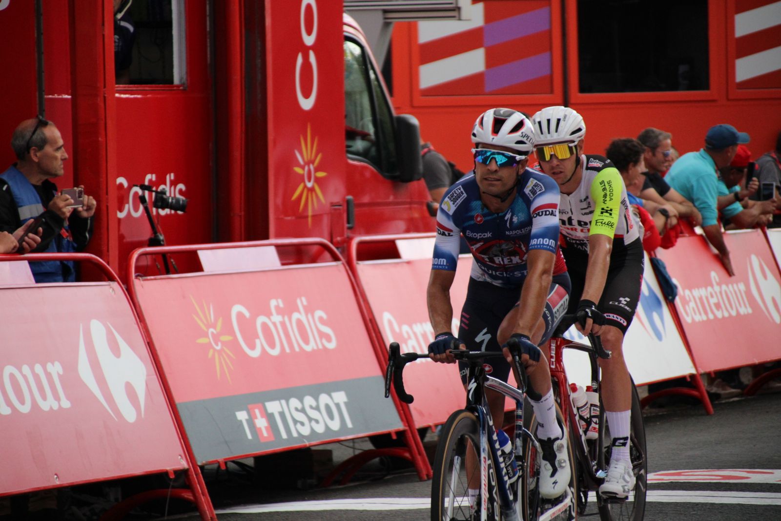 La Vuelta llega a Guijuelo y Philipsen se lleva el esprint