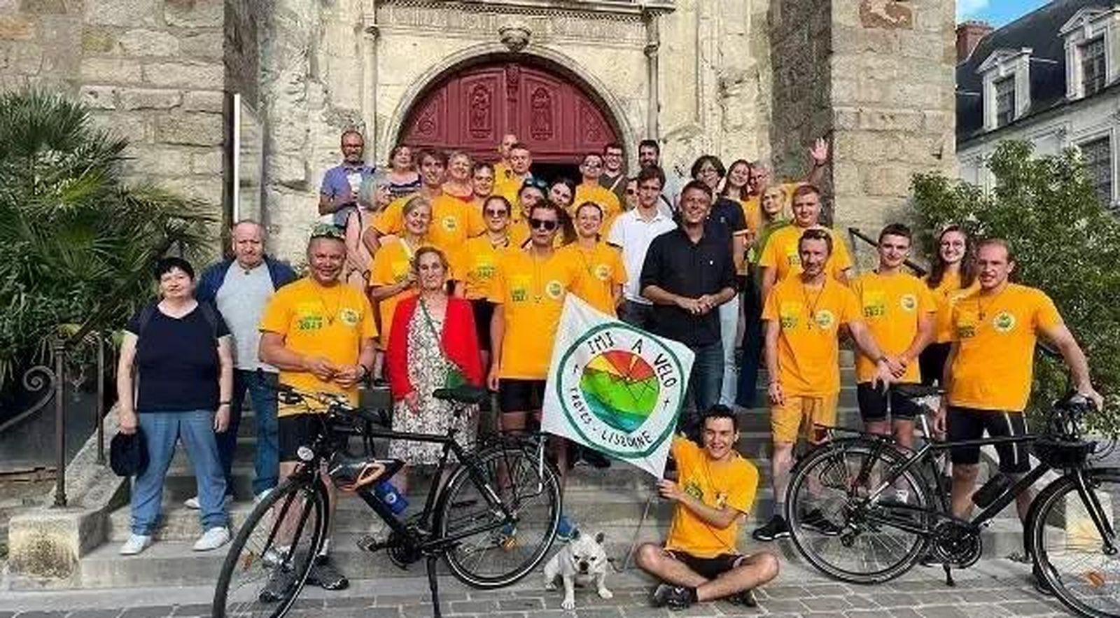 Villalpando, parada para una veintena de franceses que peregrinan hacia Portugal