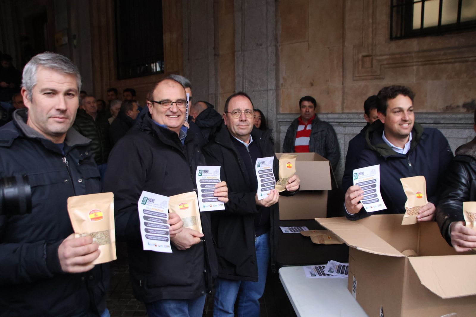 El sector de las legumbres y el cereal se manifiesta en Gran Vía contra Mercosur