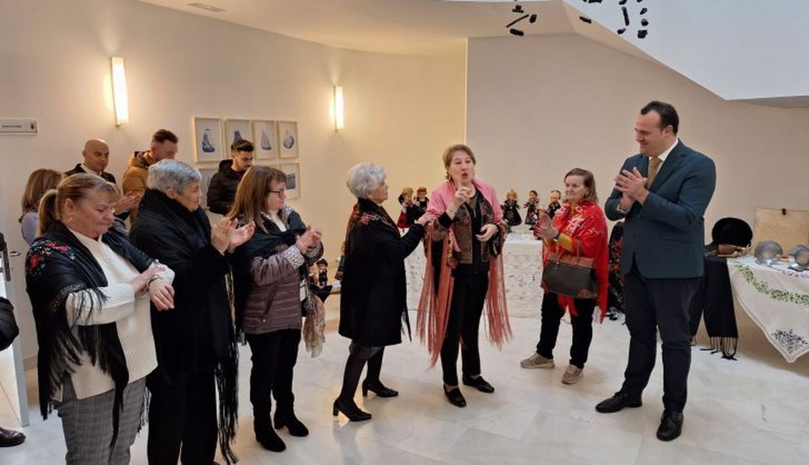 Exposición muñecas charras elaboradas a mano por M Carmen Vicente en Santa Marta (10)