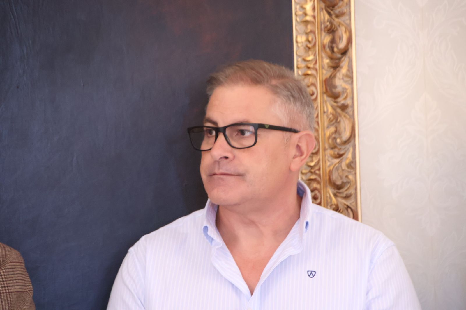 El alcalde de Salamanca, Carlos García Carbayo, recibe miembros y antiguos  miembros de la Escolta de Gran Gala de la Policía Local